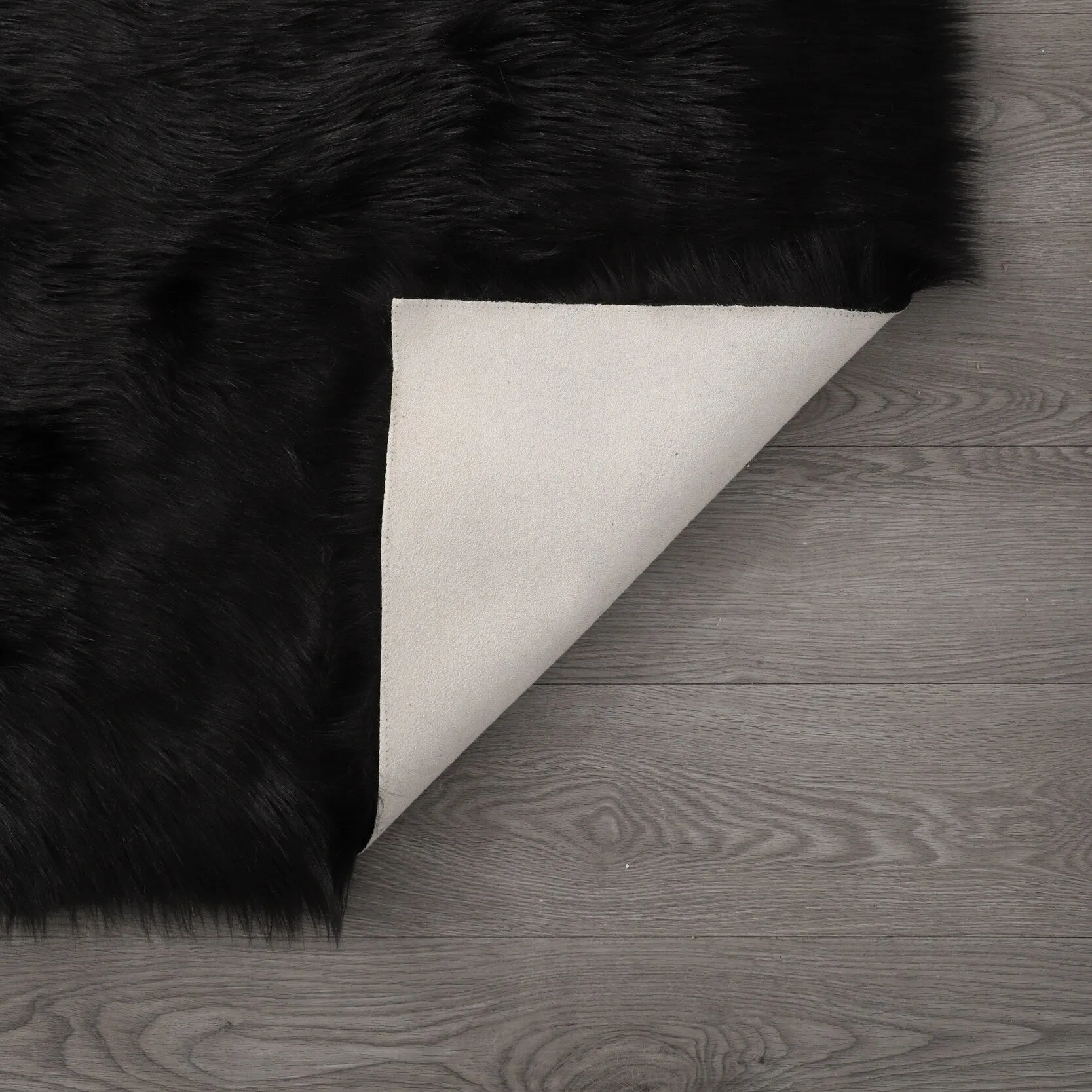 84 in L Ultra Soft Fluffy Faux Fur Sheepskin Area Rug - 6' x 7'