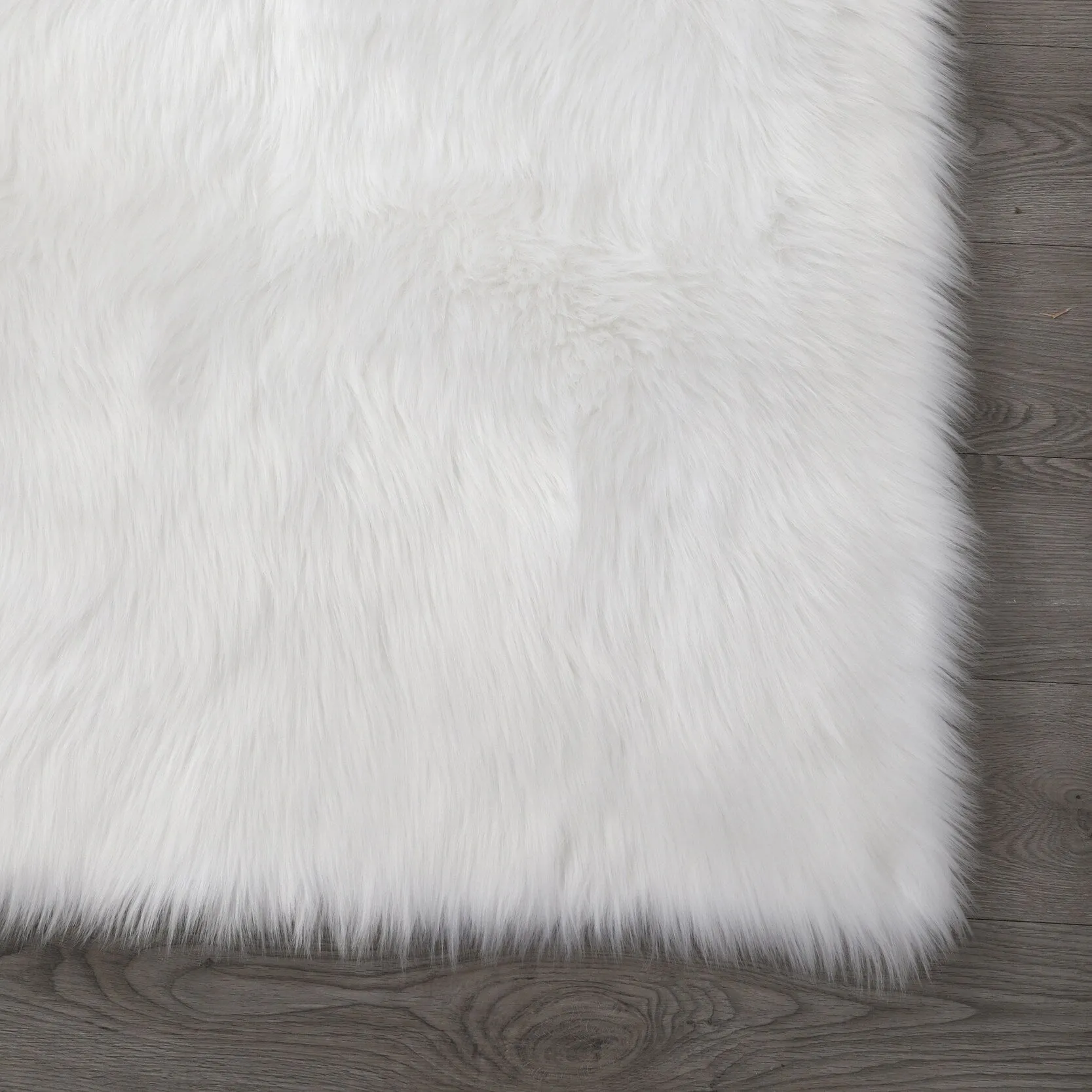 84 in L Ultra Soft Fluffy Faux Fur Sheepskin Area Rug - 6' x 7'