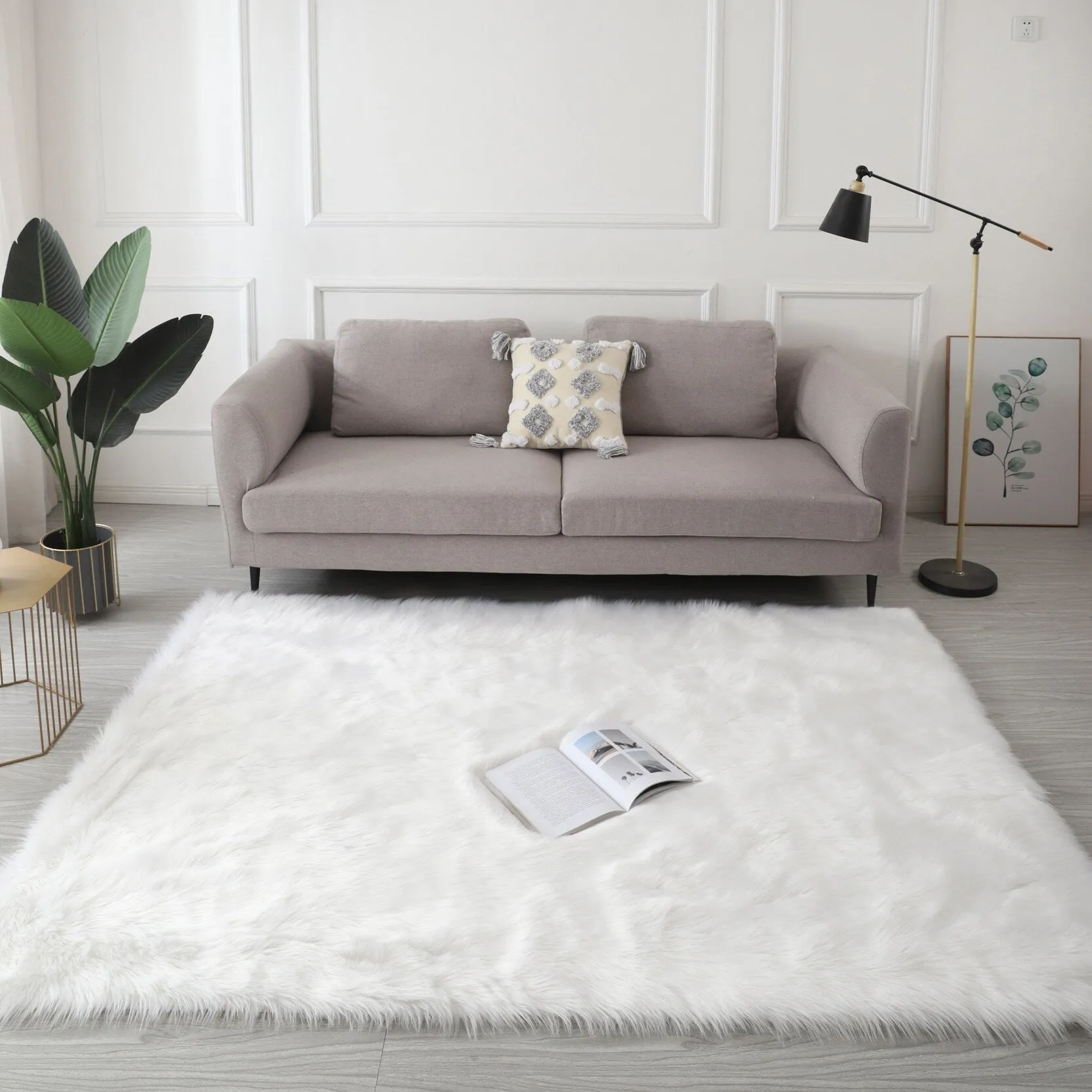84 in L Ultra Soft Fluffy Faux Fur Sheepskin Area Rug - 6' x 7'