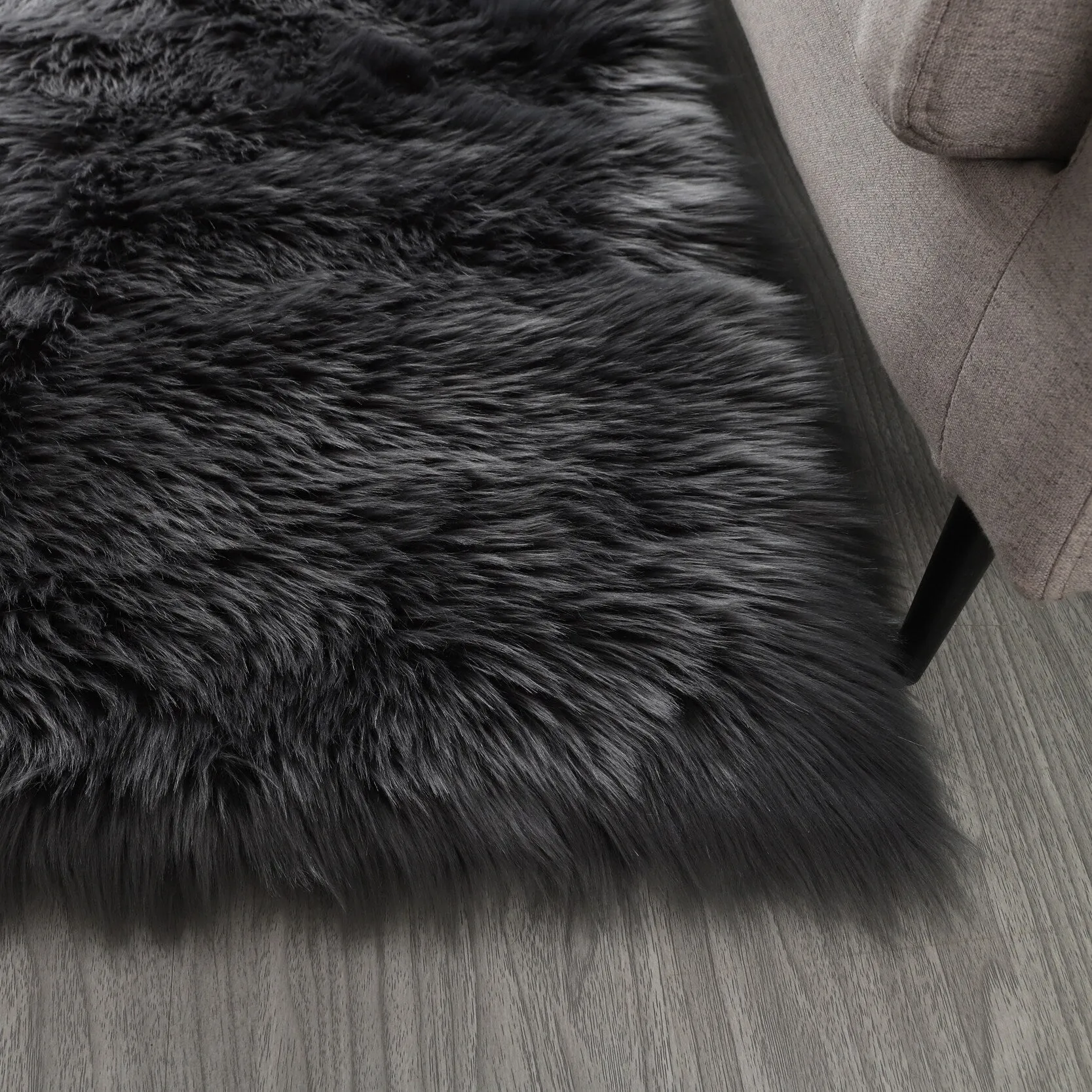 84 in L Ultra Soft Fluffy Faux Fur Sheepskin Area Rug - 6' x 7'
