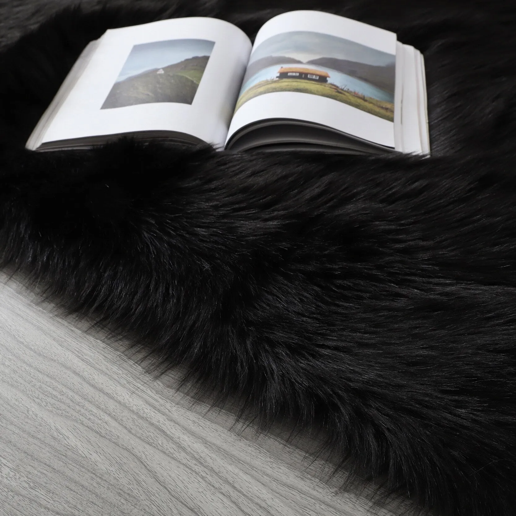 84 in L Ultra Soft Fluffy Faux Fur Sheepskin Area Rug - 6' x 7'