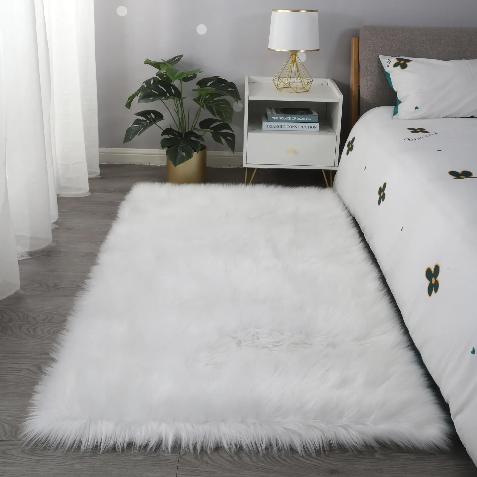 84 in L Ultra Soft Fluffy Faux Fur Sheepskin Area Rug - 6' x 7'