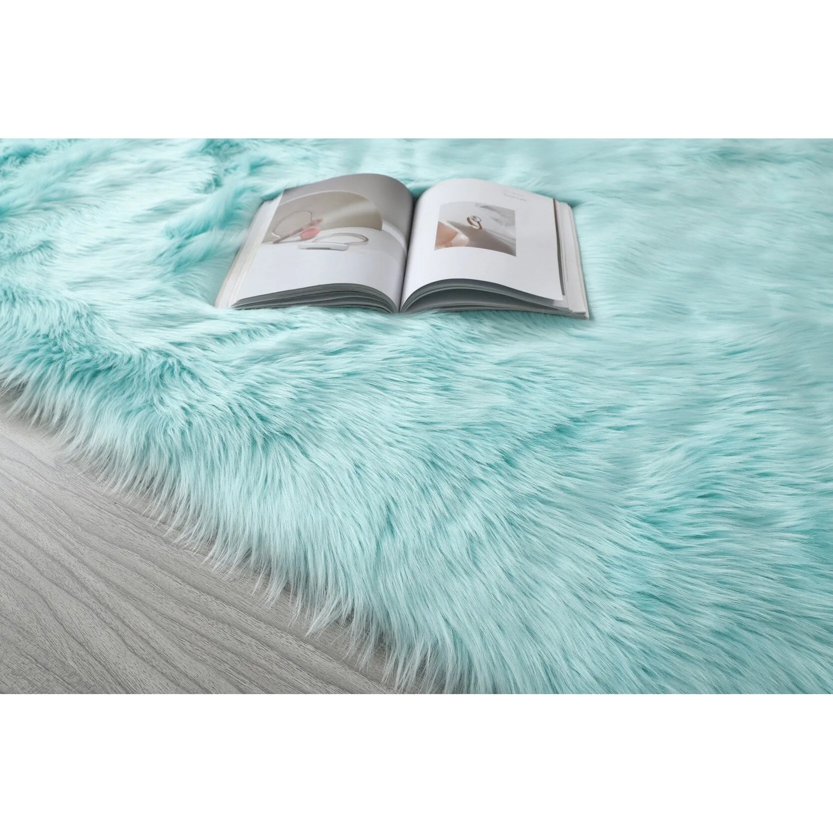 84 in L Ultra Soft Fluffy Faux Fur Sheepskin Area Rug - 6' x 7'