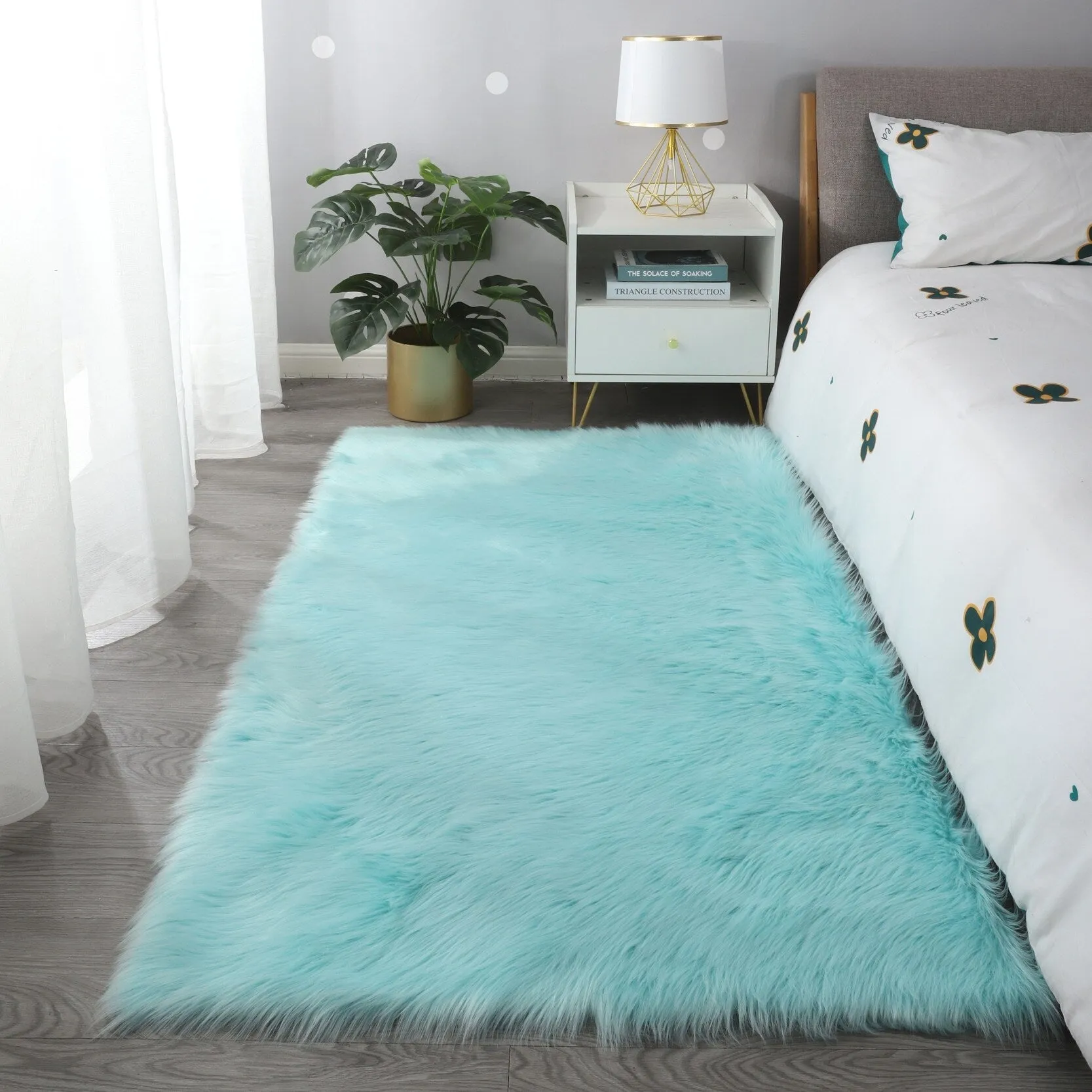 84 in L Ultra Soft Fluffy Faux Fur Sheepskin Area Rug - 6' x 7'