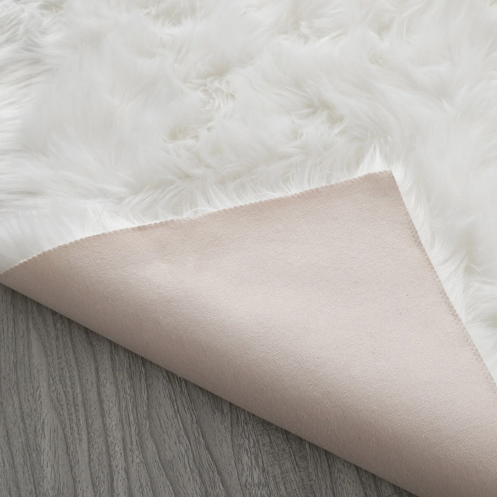 84 in L Ultra Soft Fluffy Faux Fur Sheepskin Area Rug - 6' x 7'