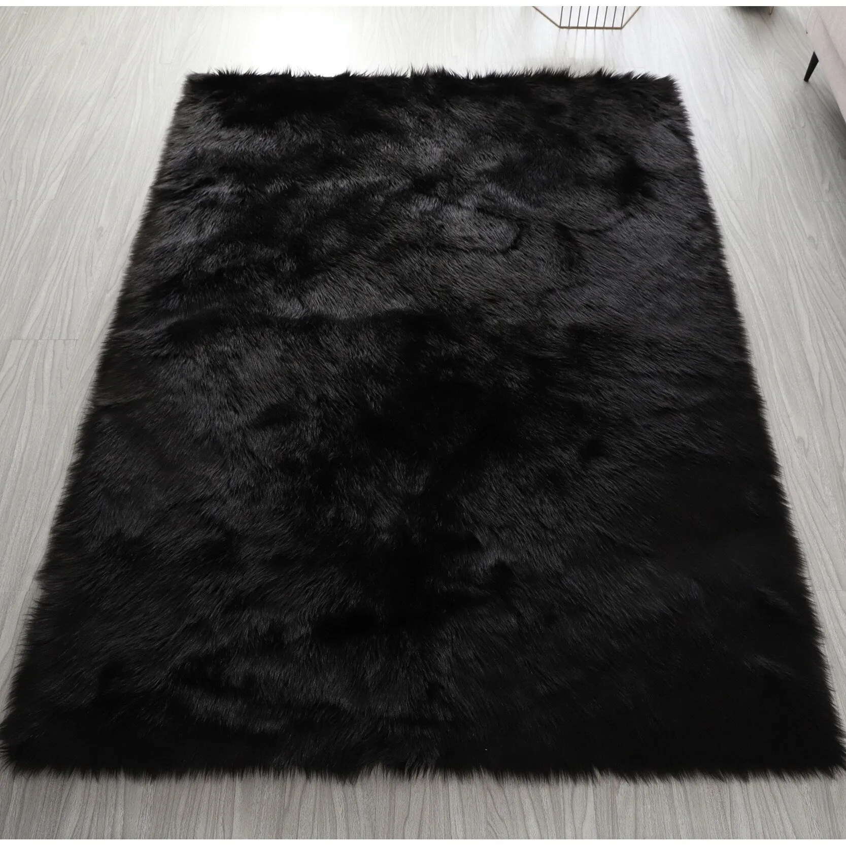 84 in L Ultra Soft Fluffy Faux Fur Sheepskin Area Rug - 6' x 7'