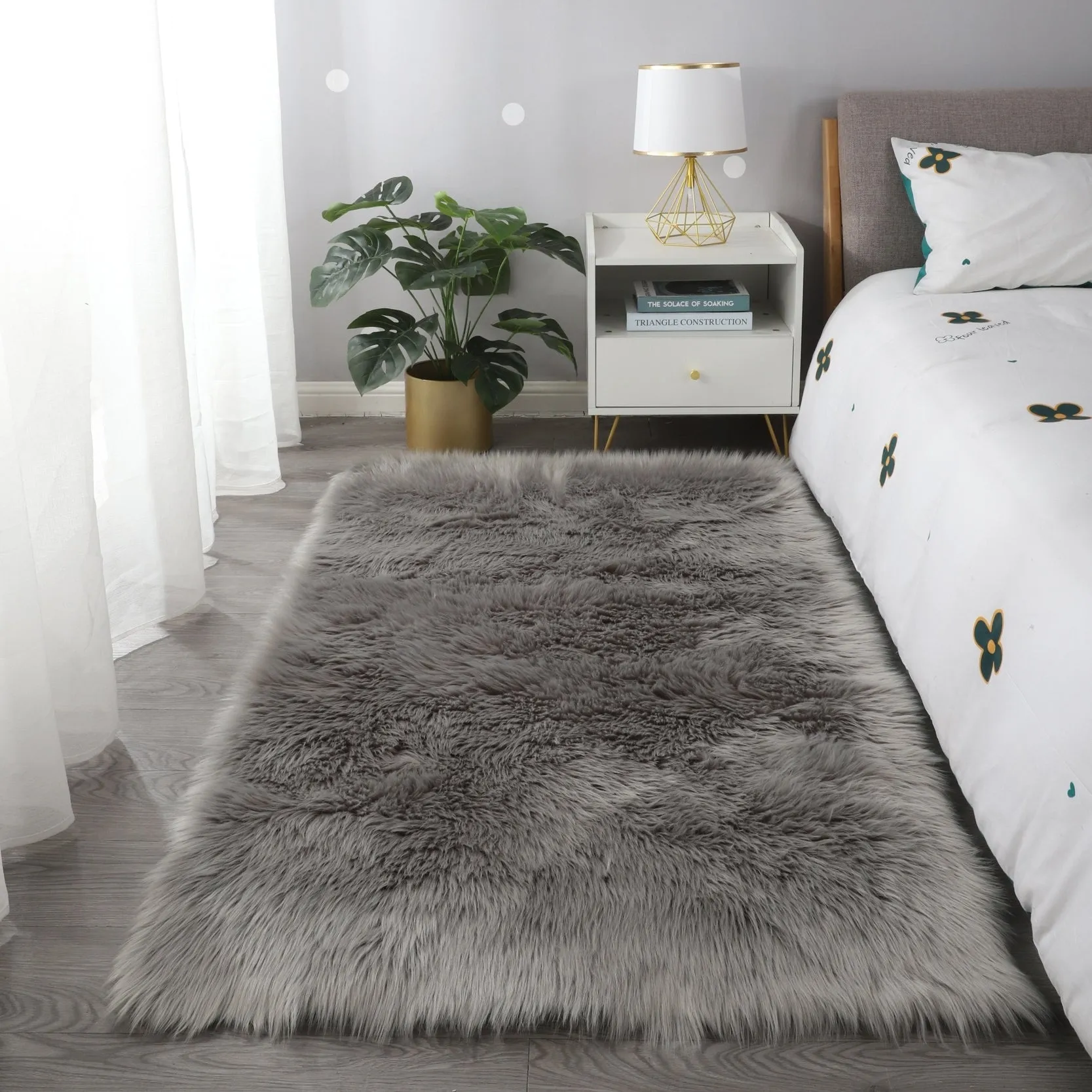 84 in L Ultra Soft Fluffy Faux Fur Sheepskin Area Rug - 6' x 7'