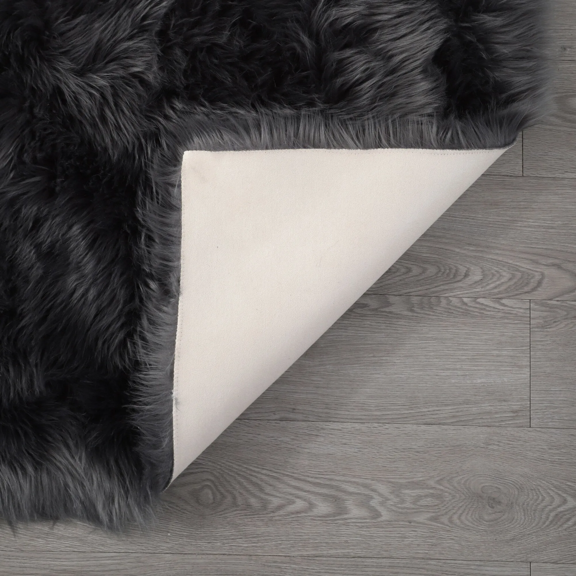 84 in L Ultra Soft Fluffy Faux Fur Sheepskin Area Rug - 6' x 7'