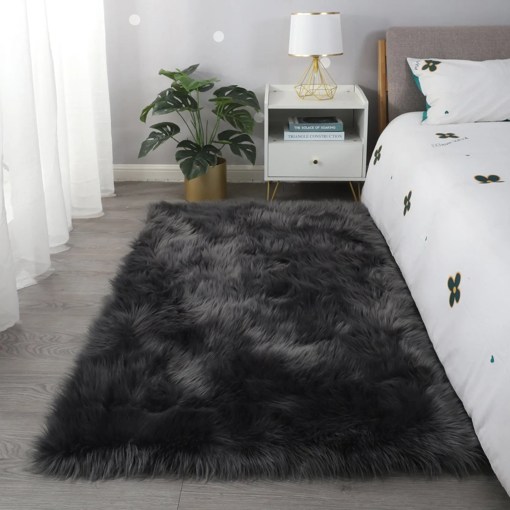 84 in L Ultra Soft Fluffy Faux Fur Sheepskin Area Rug - 6' x 7'
