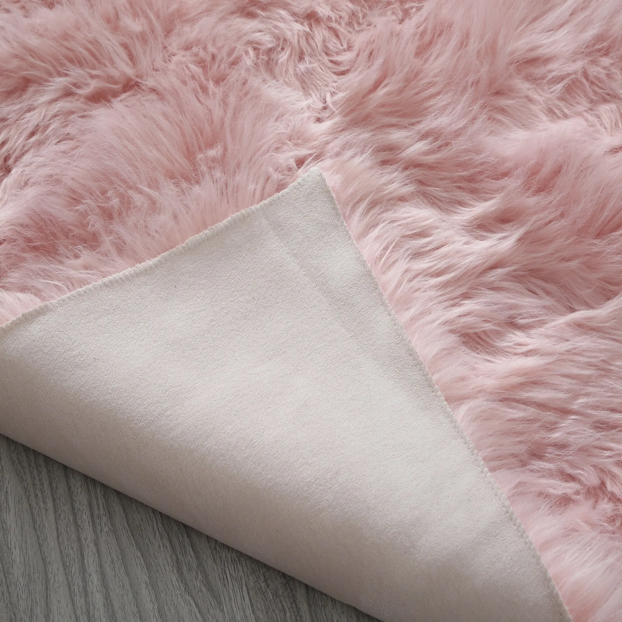 84 in L Ultra Soft Fluffy Faux Fur Sheepskin Area Rug - 6' x 7'