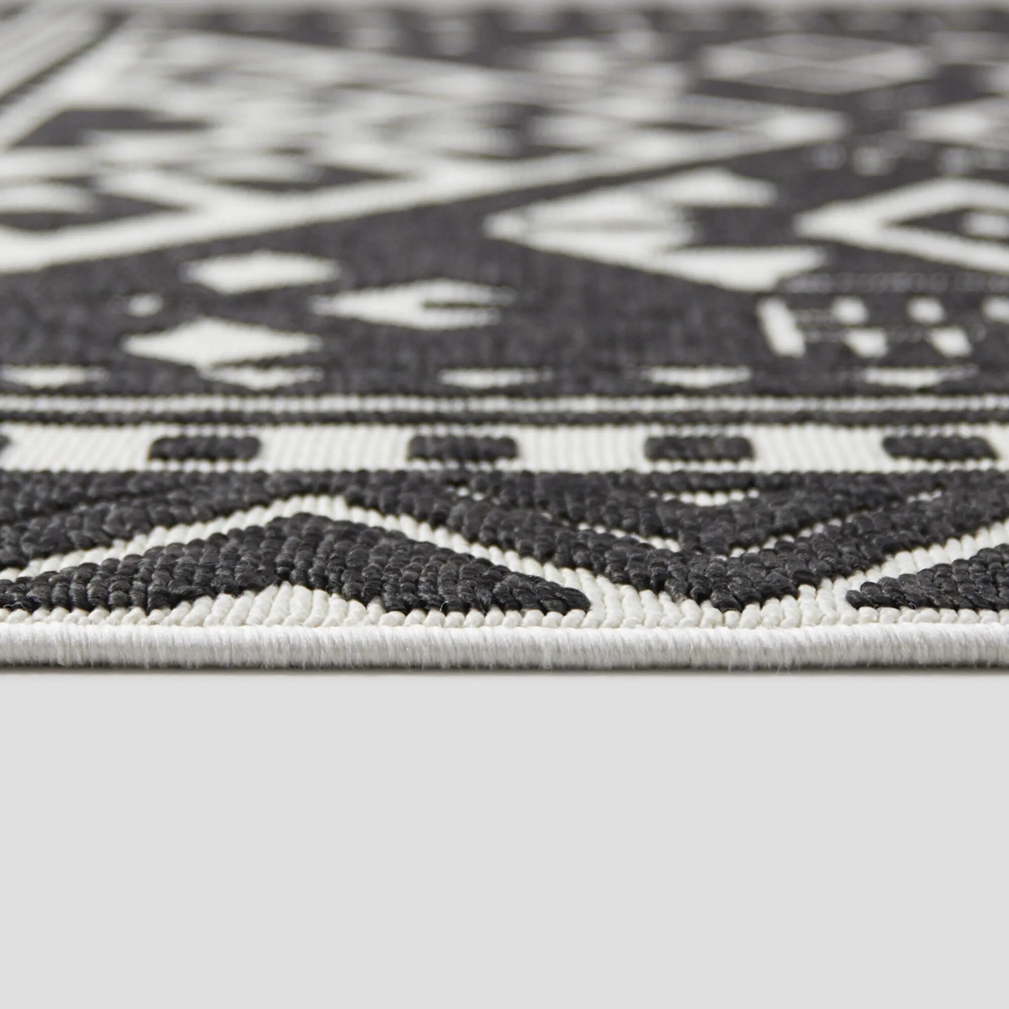 Alessi Global Geometric Indoor/Outdoor Area Rug