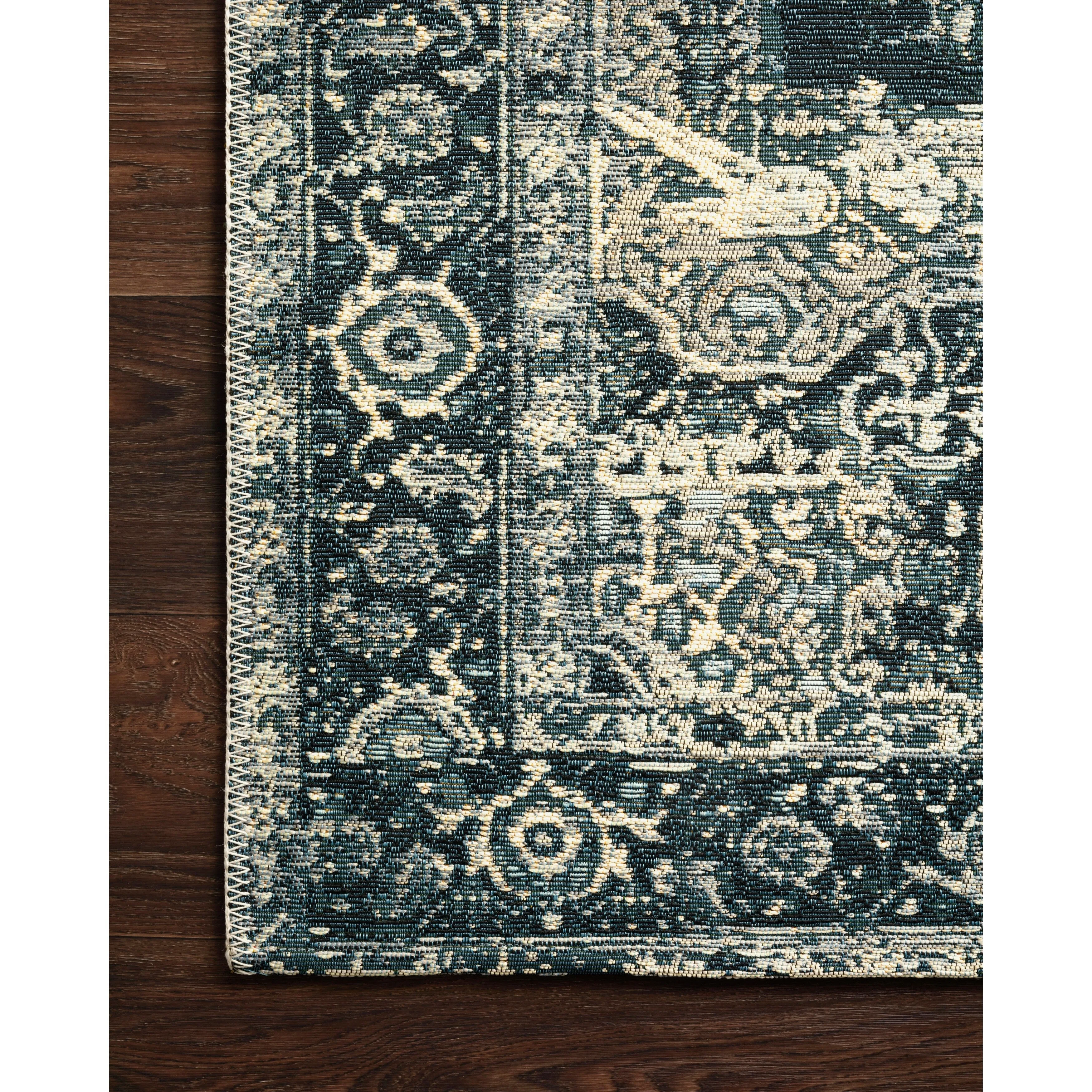 Alexander Home Armanda Modern Floral Indoor/ Outdoor Area Rug