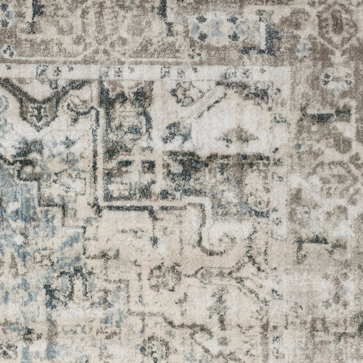 Alexander Home Contessa Distressed Transitional Medallion Rug