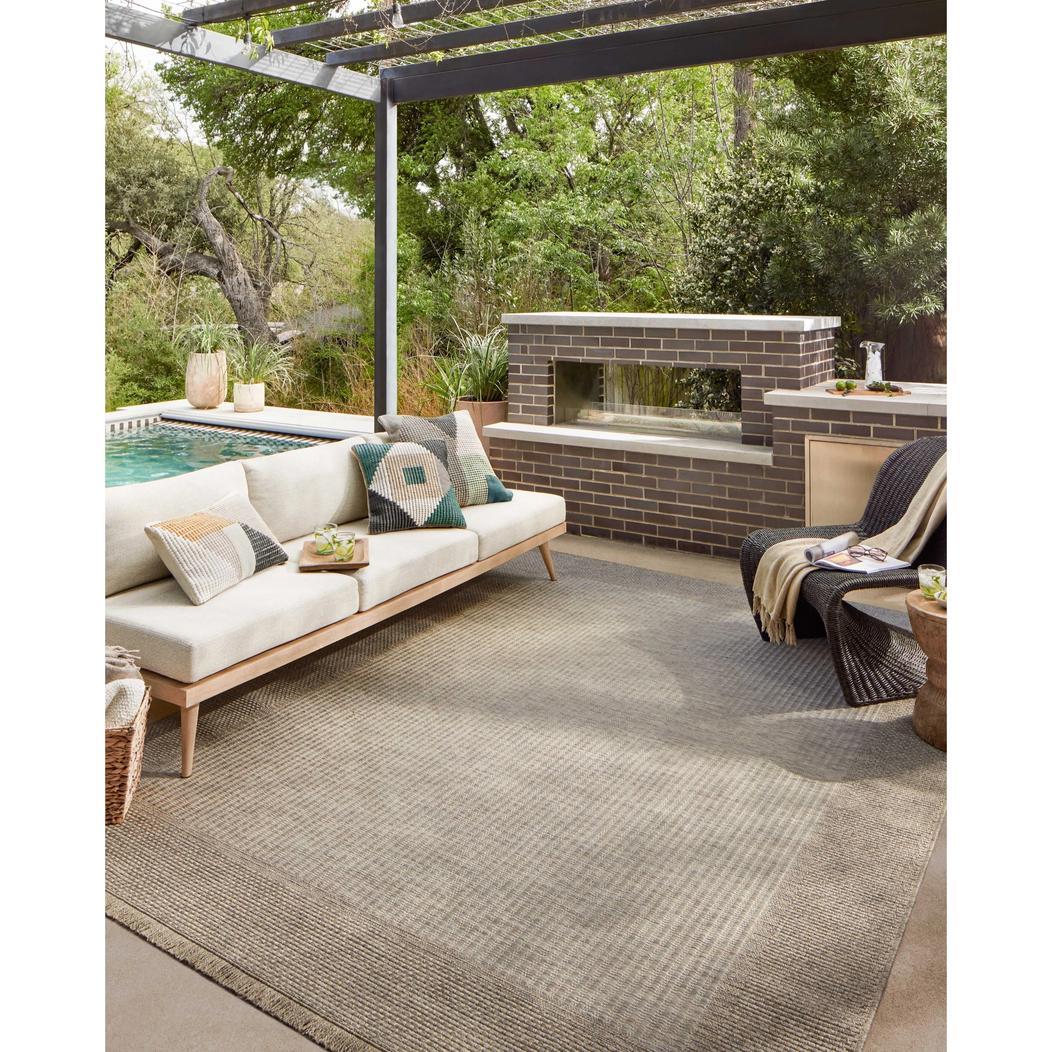 Alexander Home Dana Indoor / Outdoor Mid Century Modern Area Rug