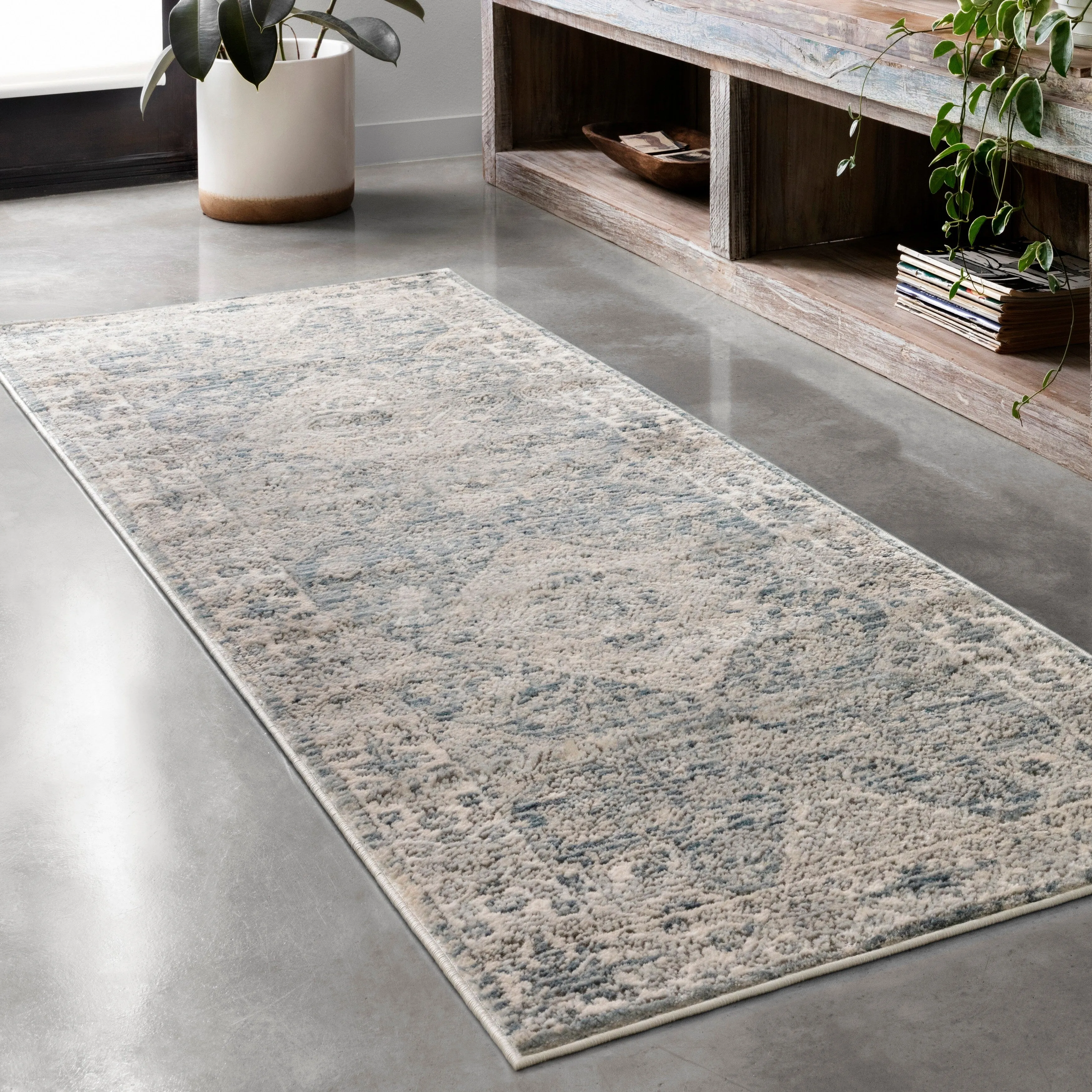 Alexander Home Josefina Diamond Floral Traditional Rug