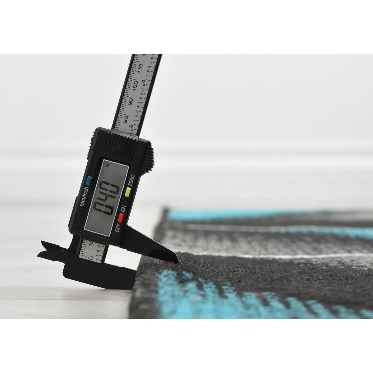 Allstar Modern Accent Rug with Intersecting Line design