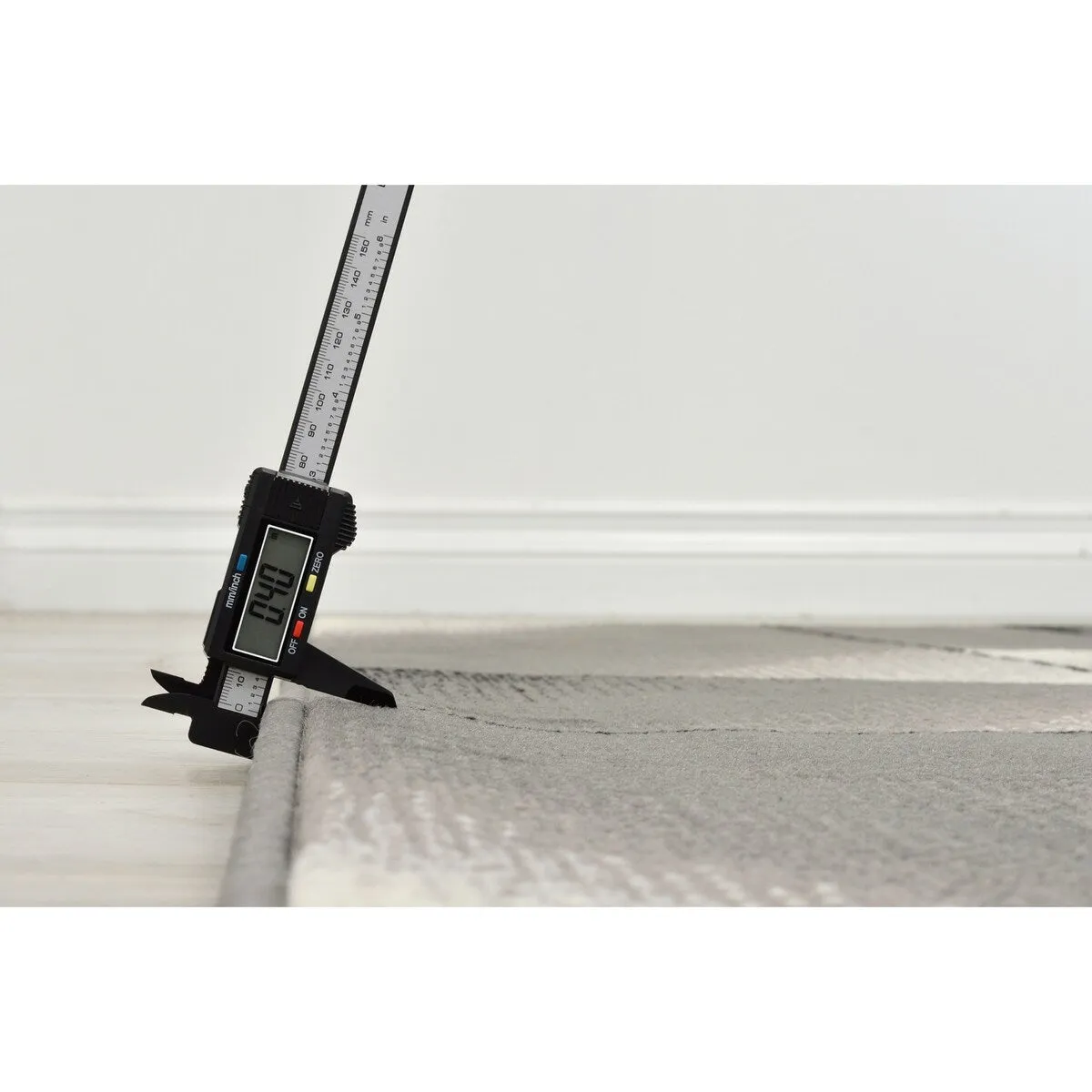 Allstar Modern Accent Rug with Intersecting Line design