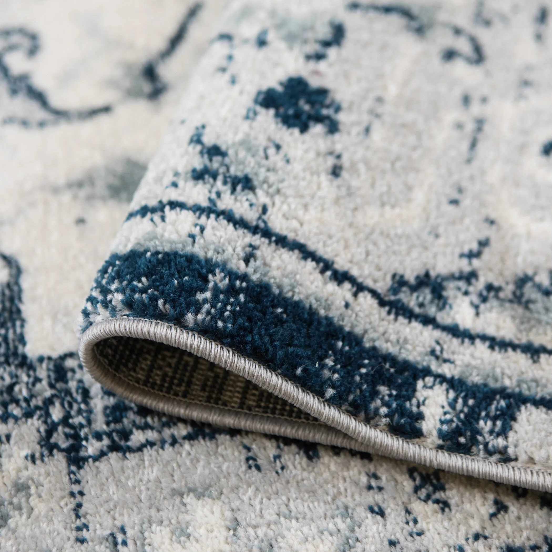 Alvia Yana Medallion Area Rug