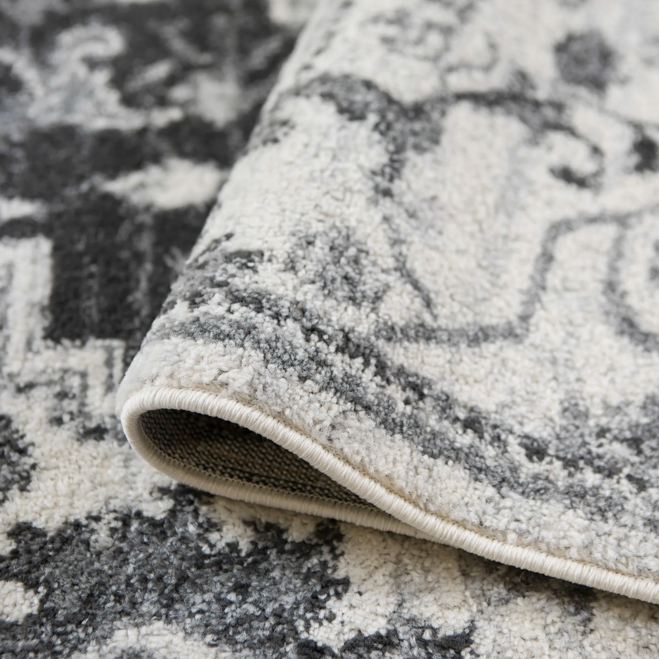 Alvia Yana Medallion Area Rug