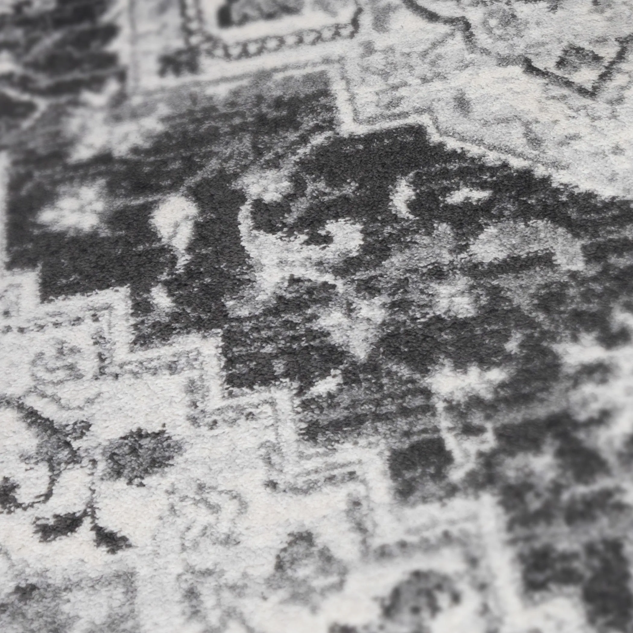 Alvia Yana Medallion Area Rug