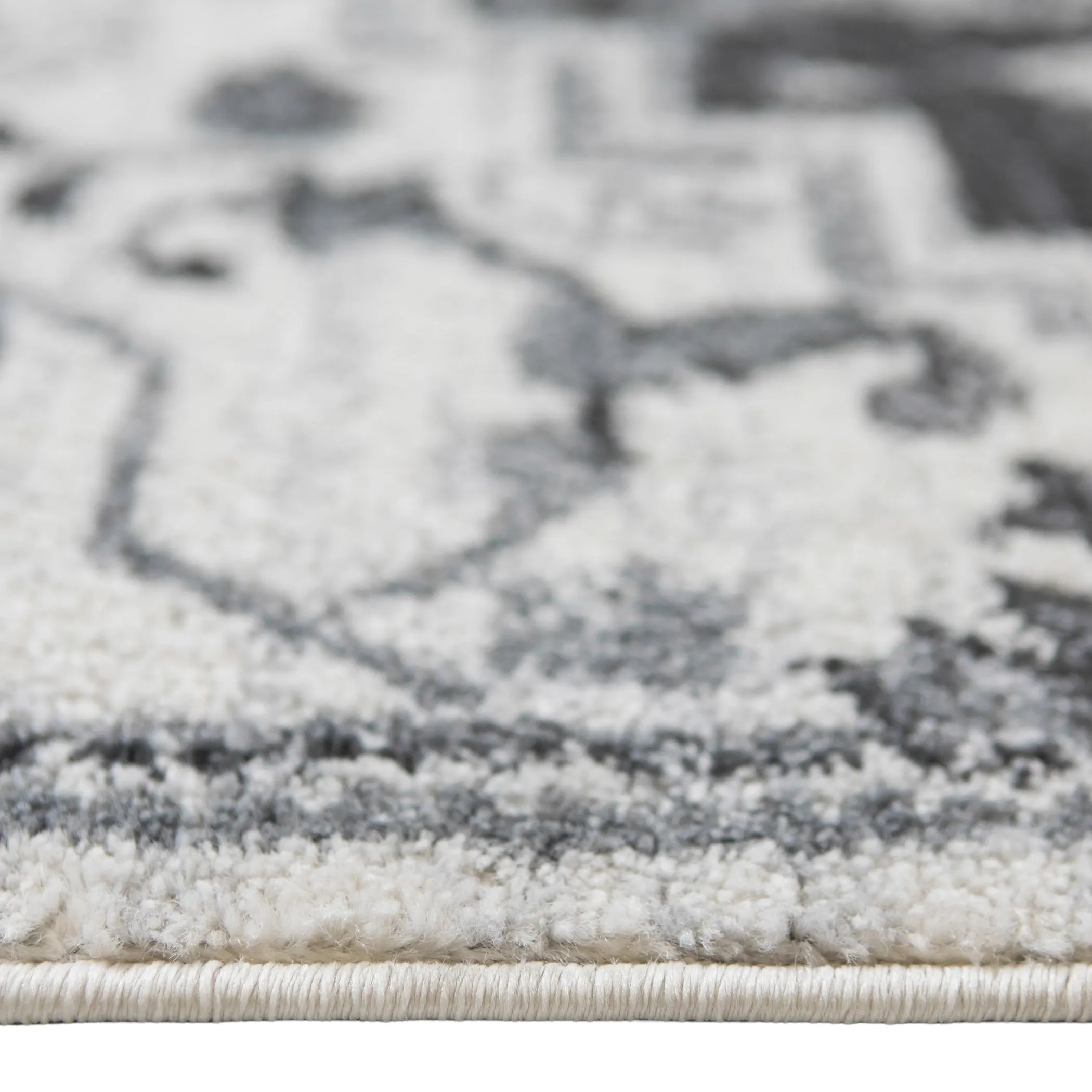 Alvia Yana Medallion Area Rug