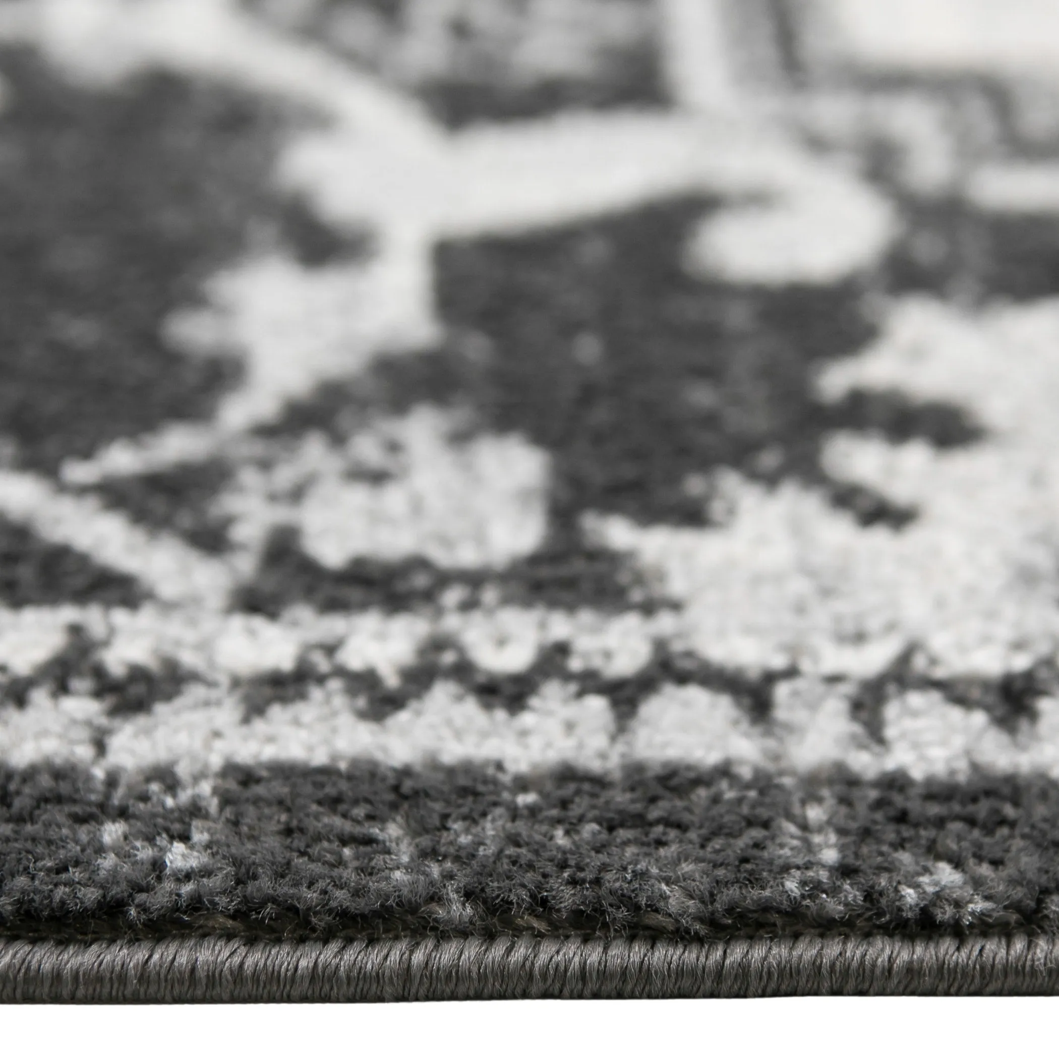 Alvia Yana Medallion Area Rug