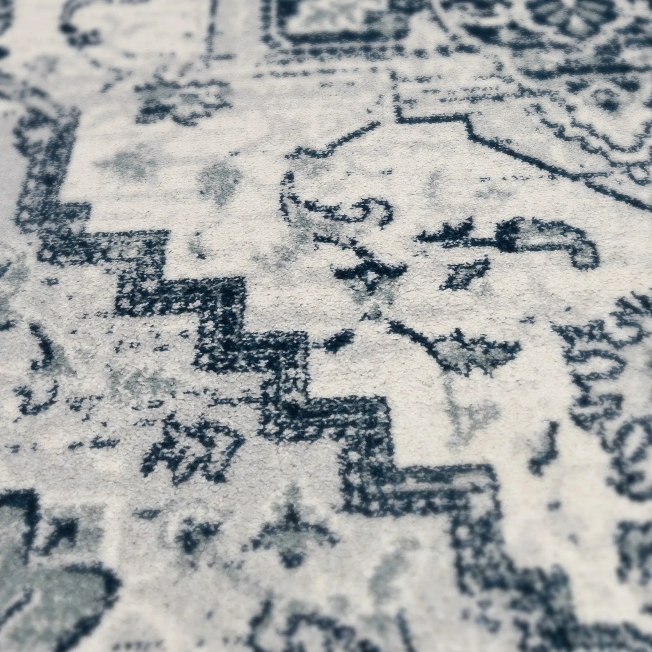 Alvia Yana Medallion Area Rug