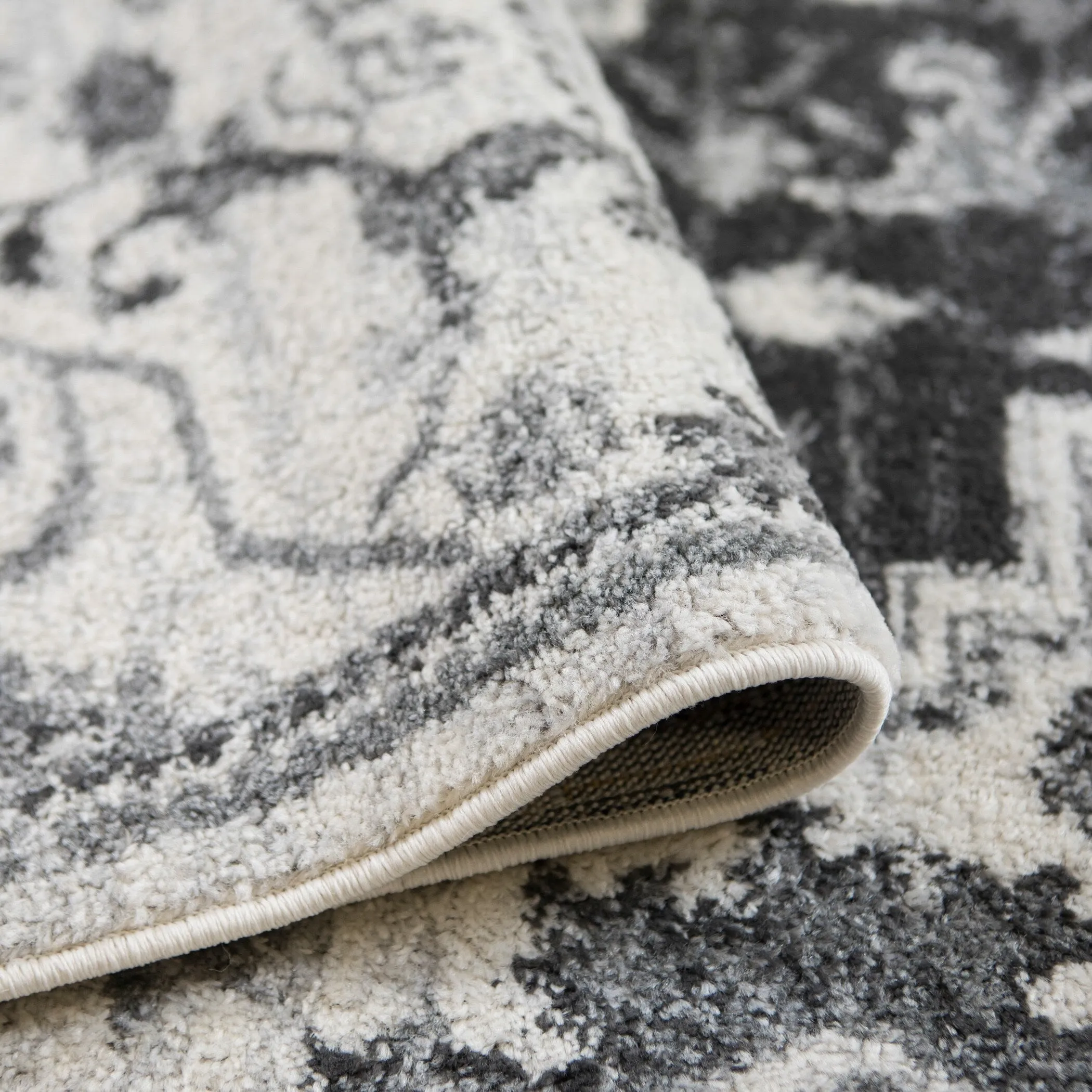 Alvia Yana Medallion Area Rug