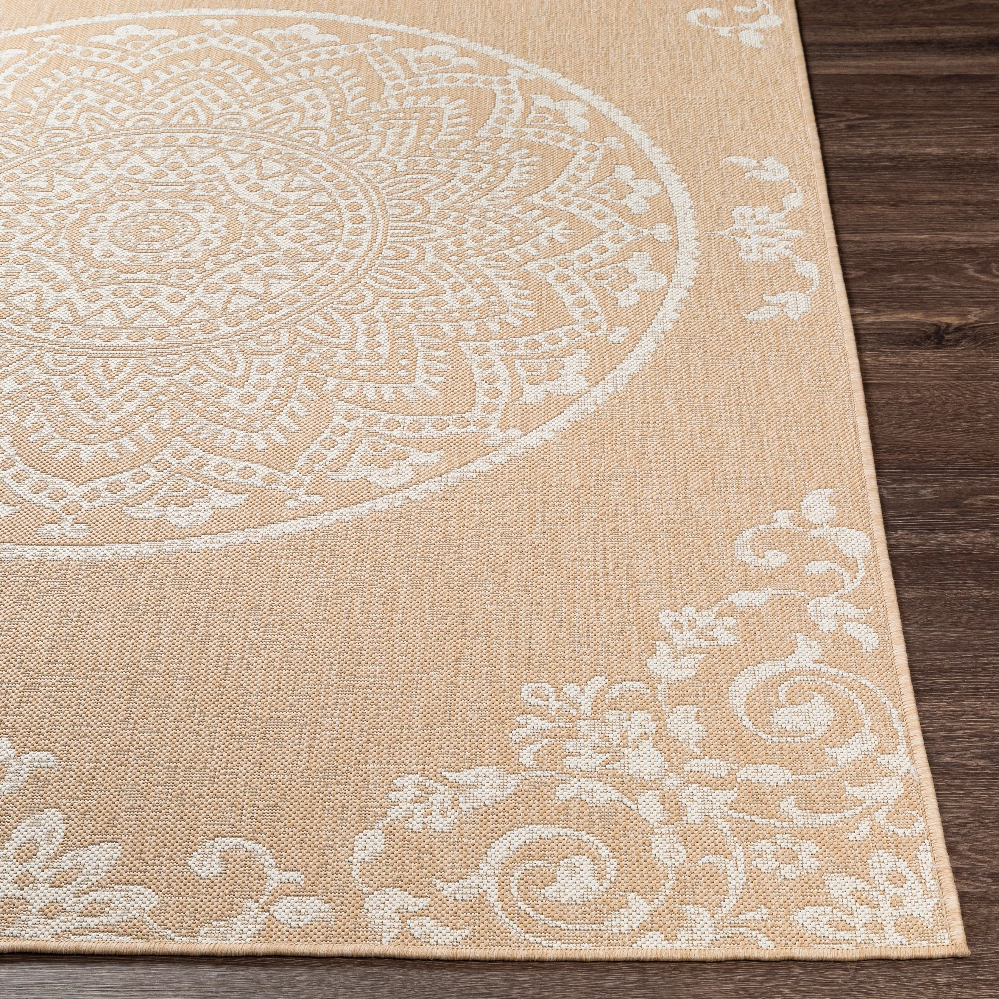 Amal Indoor/ Oudoor Casual Mandala Area Rug