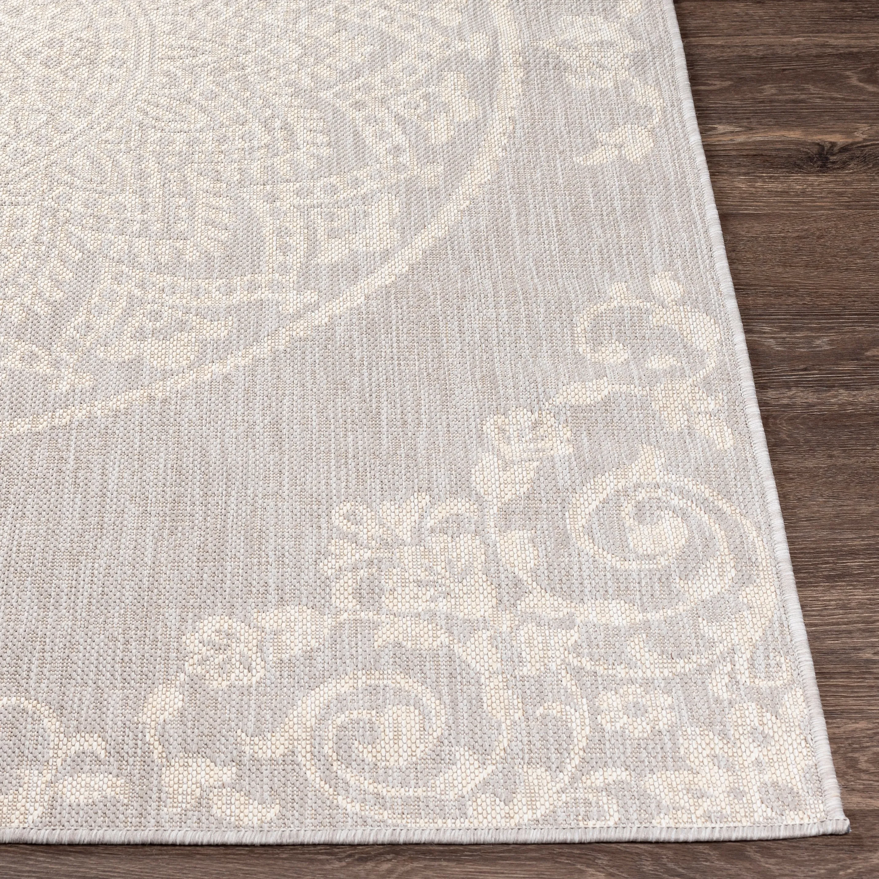 Amal Indoor/ Oudoor Casual Mandala Area Rug