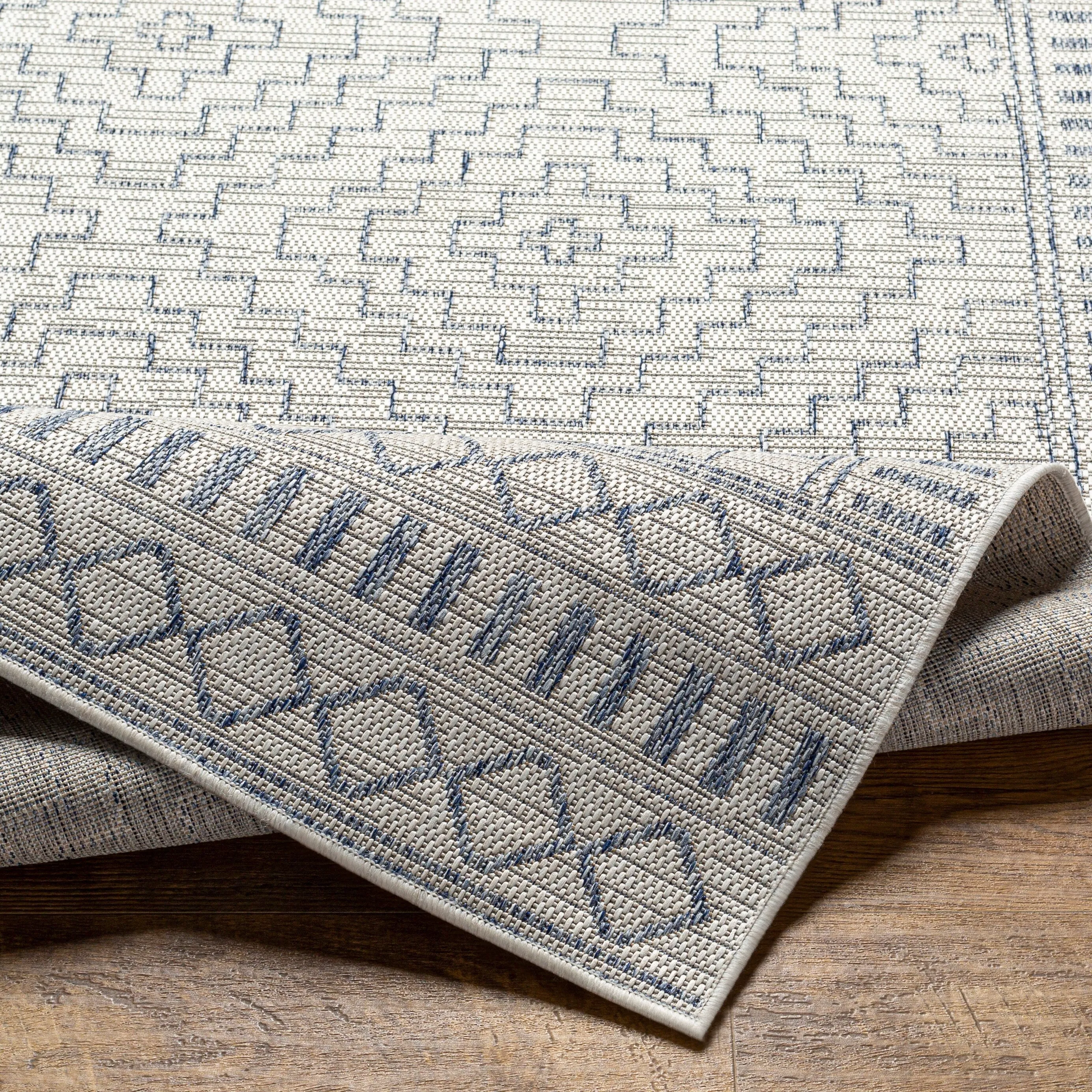 Artistic Weavers Aradra Global Diamond Indoor/ Outdoor Area Rug