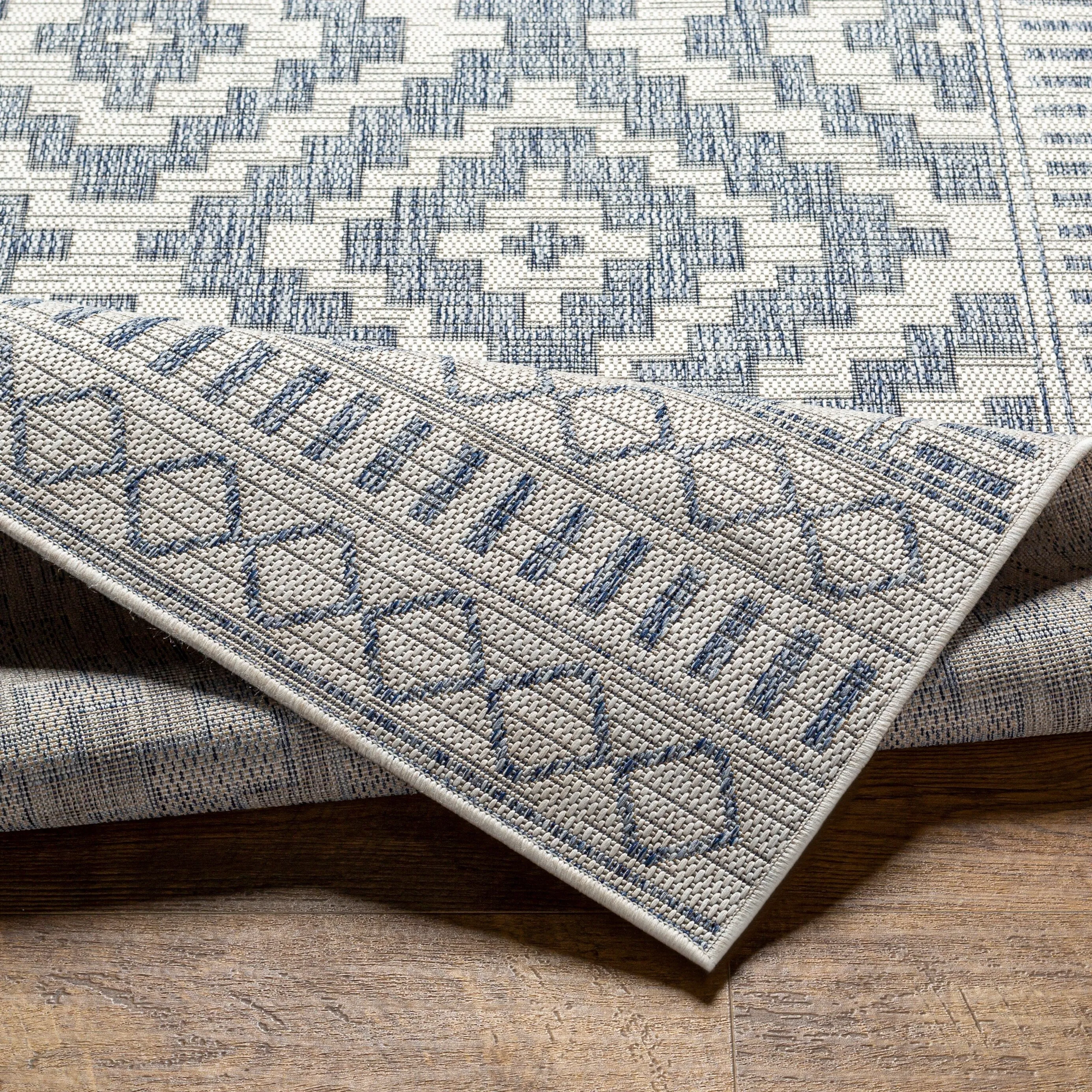 Artistic Weavers Aradra Global Diamond Indoor/ Outdoor Area Rug