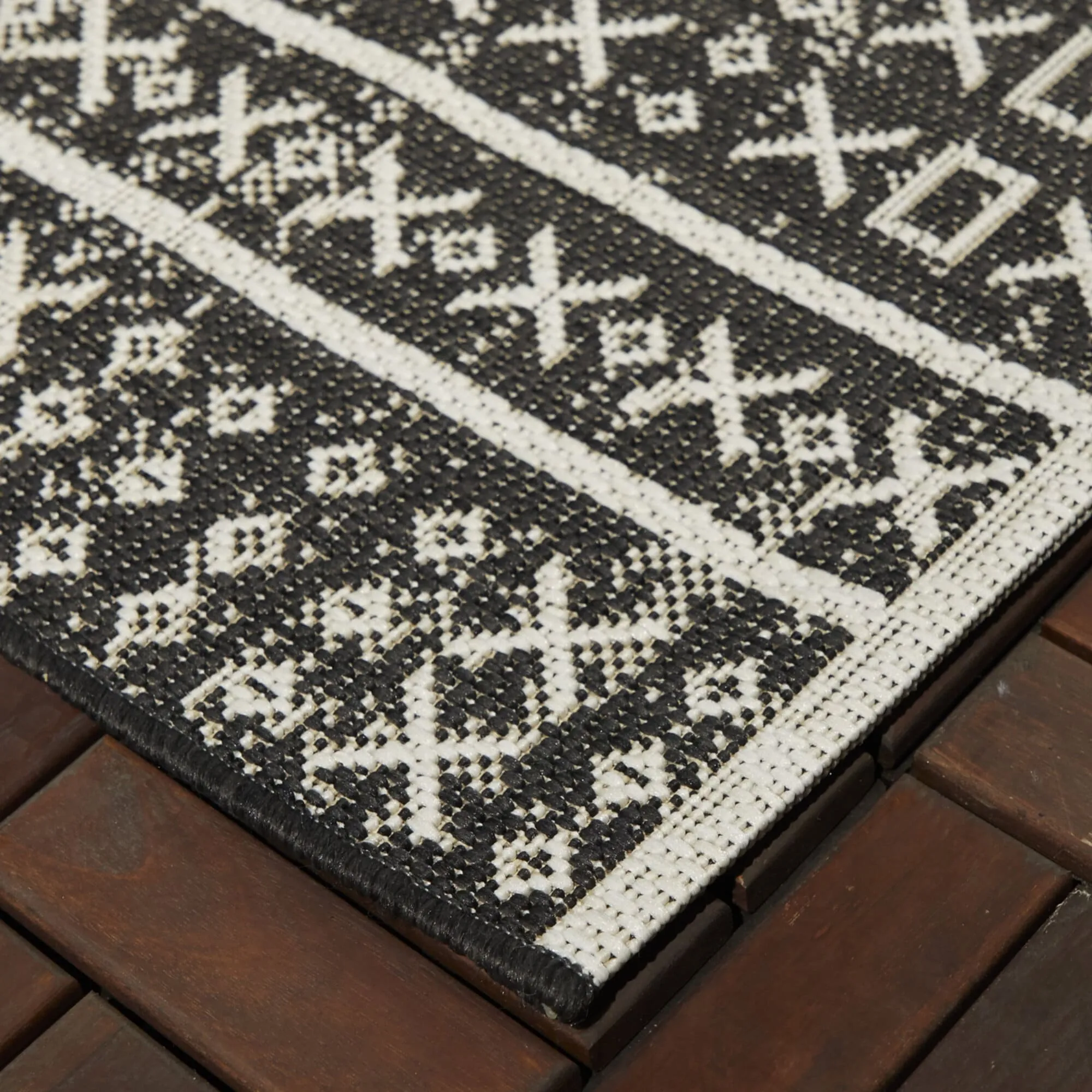 Carroll Tribal Indoor/Outdoor Area Rug