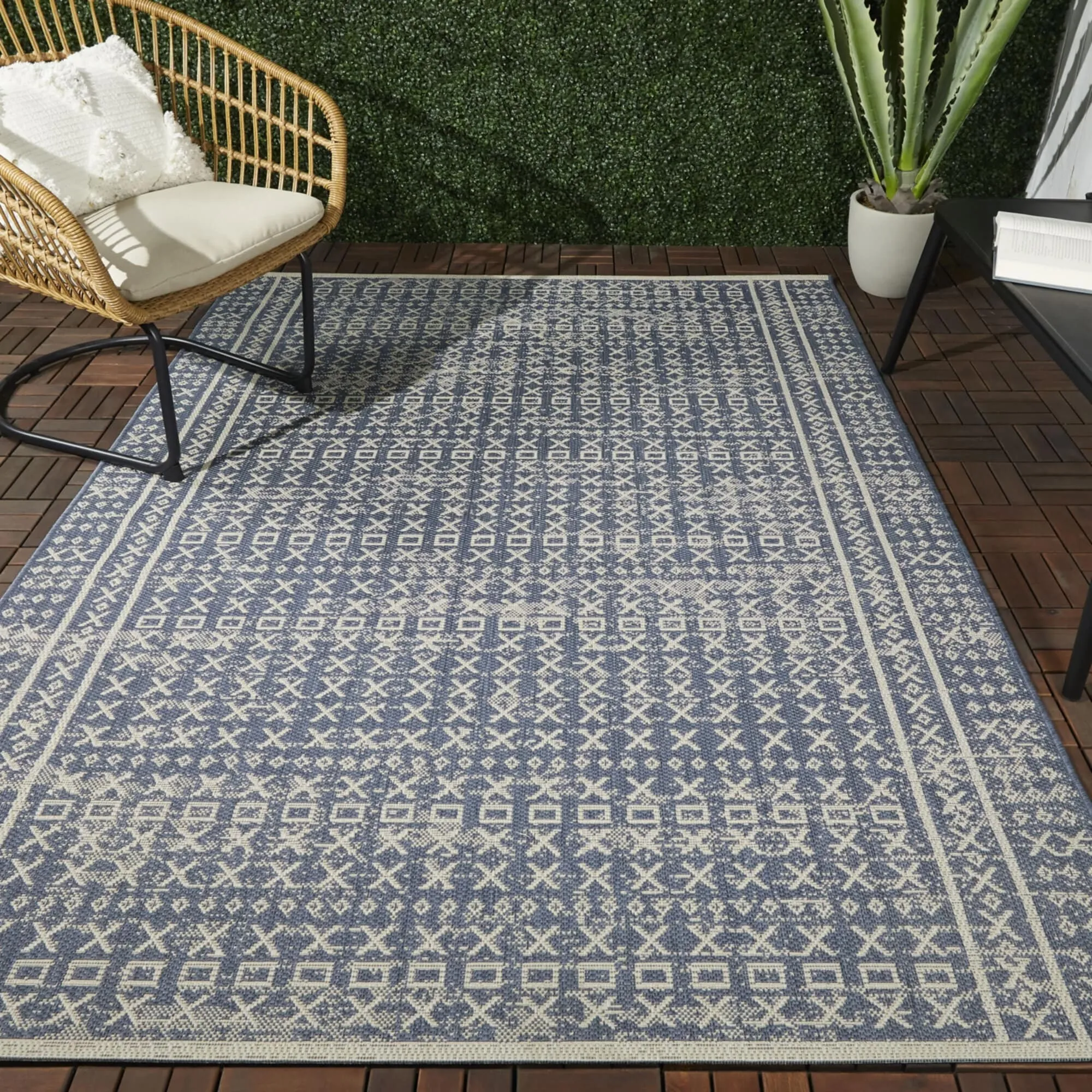 Carroll Tribal Indoor/Outdoor Area Rug