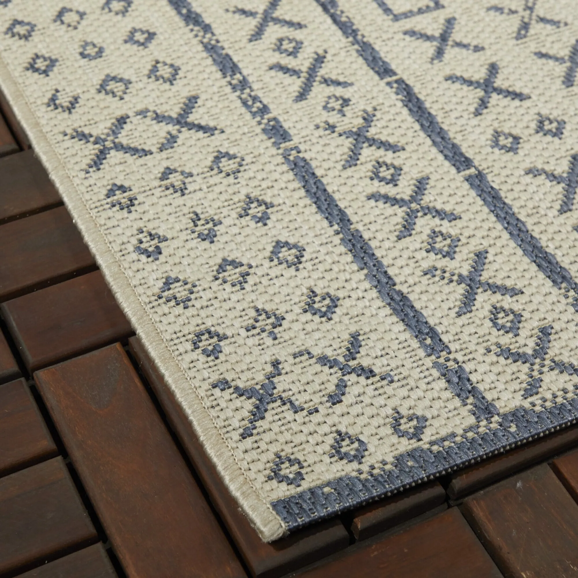 Carroll Tribal Indoor/Outdoor Area Rug