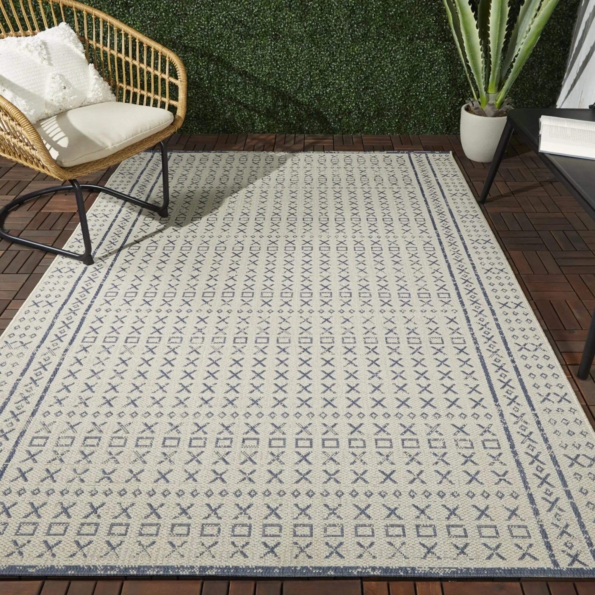 Carroll Tribal Indoor/Outdoor Area Rug