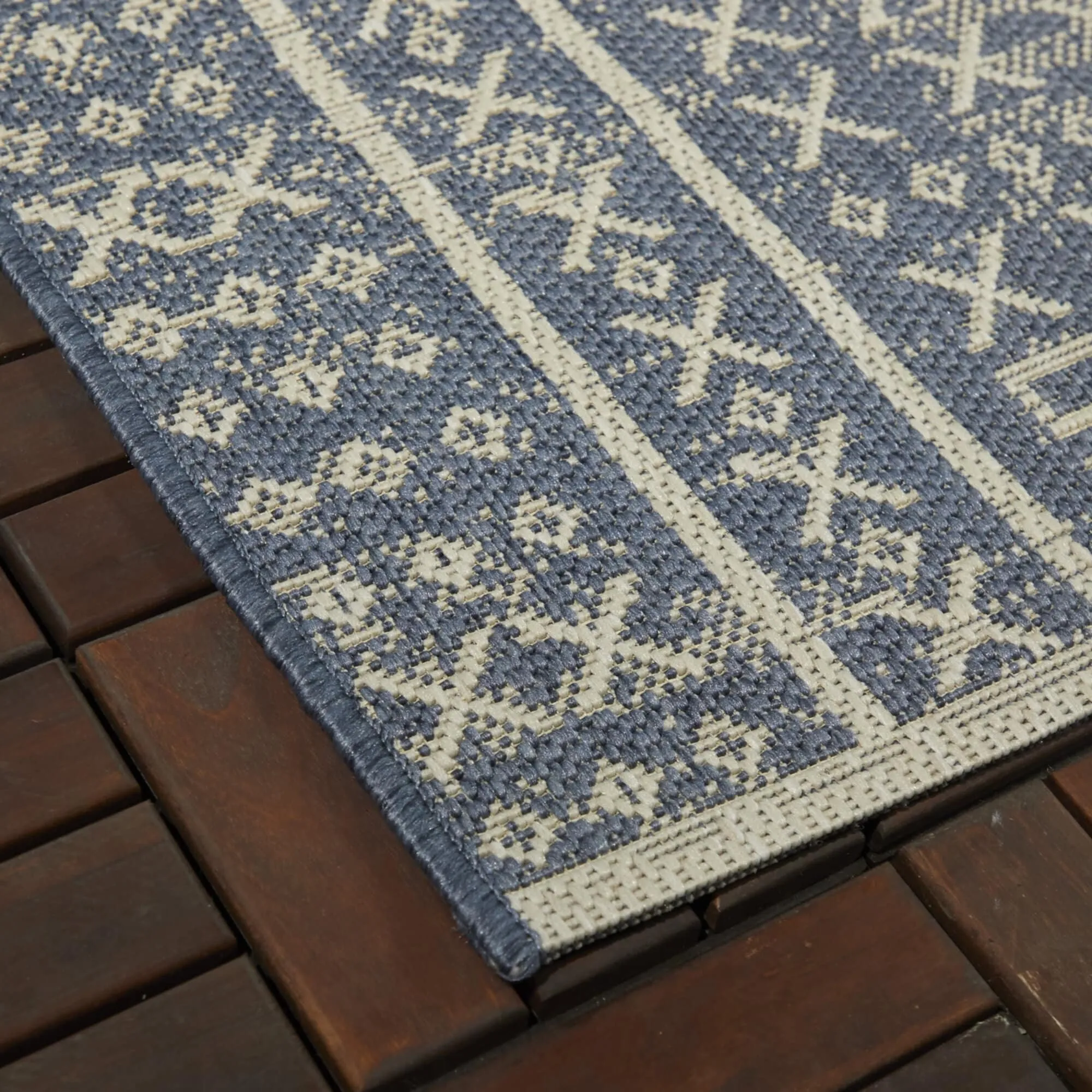Carroll Tribal Indoor/Outdoor Area Rug