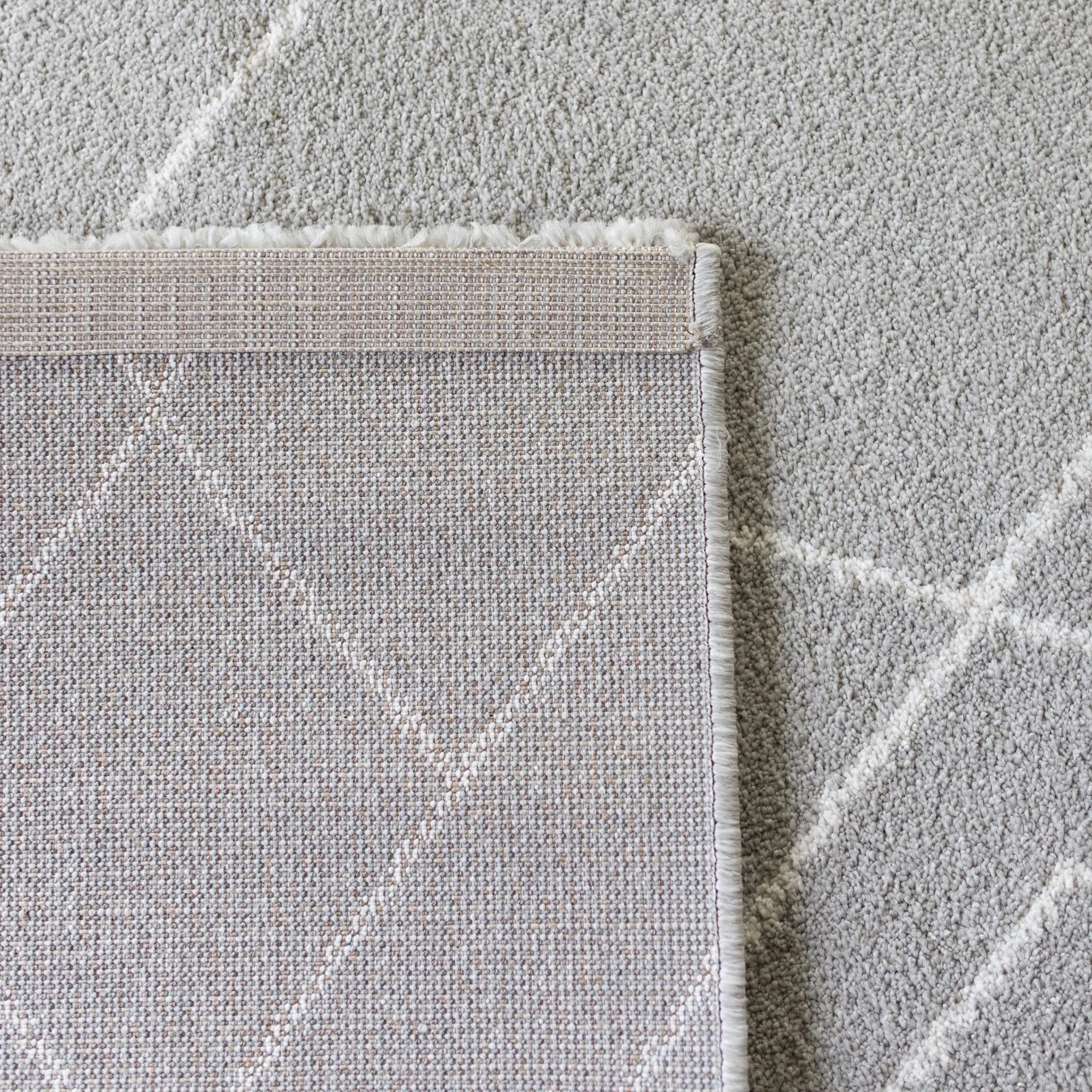 Carson Carrington Isgarde Diamond Area Rug