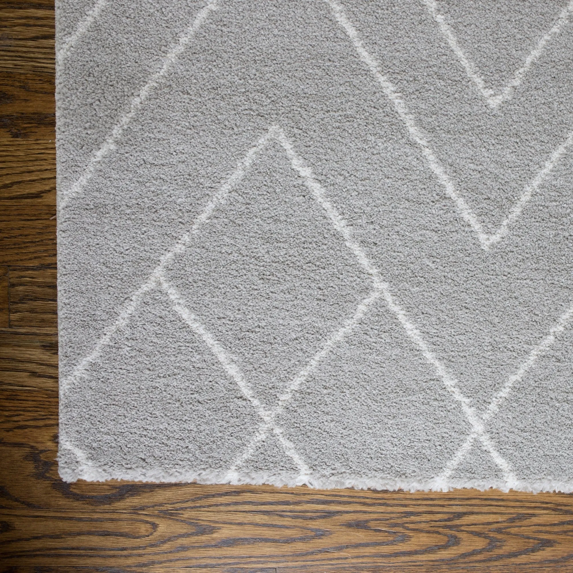 Carson Carrington Isgarde Diamond Area Rug
