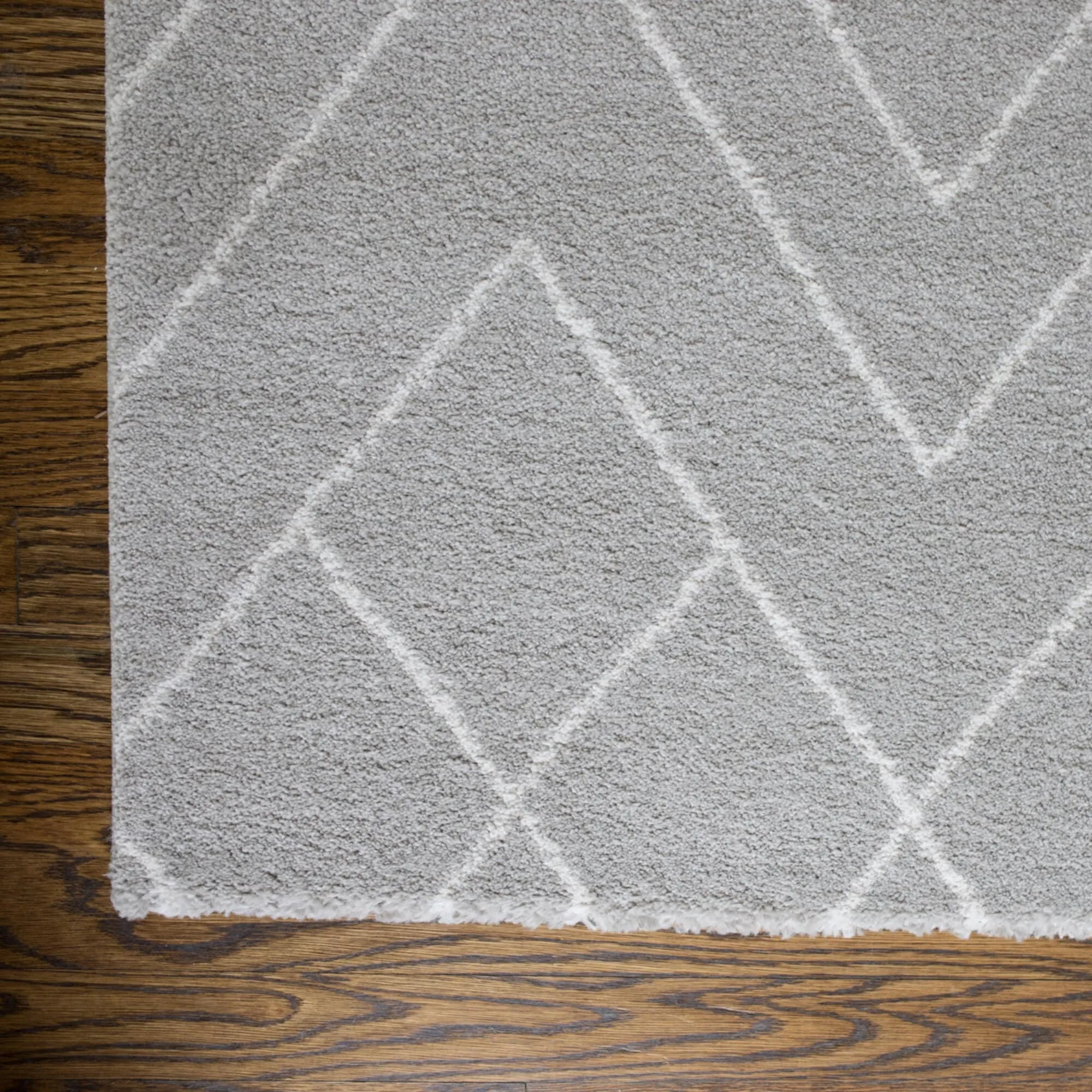 Carson Carrington Isgarde Diamond Area Rug