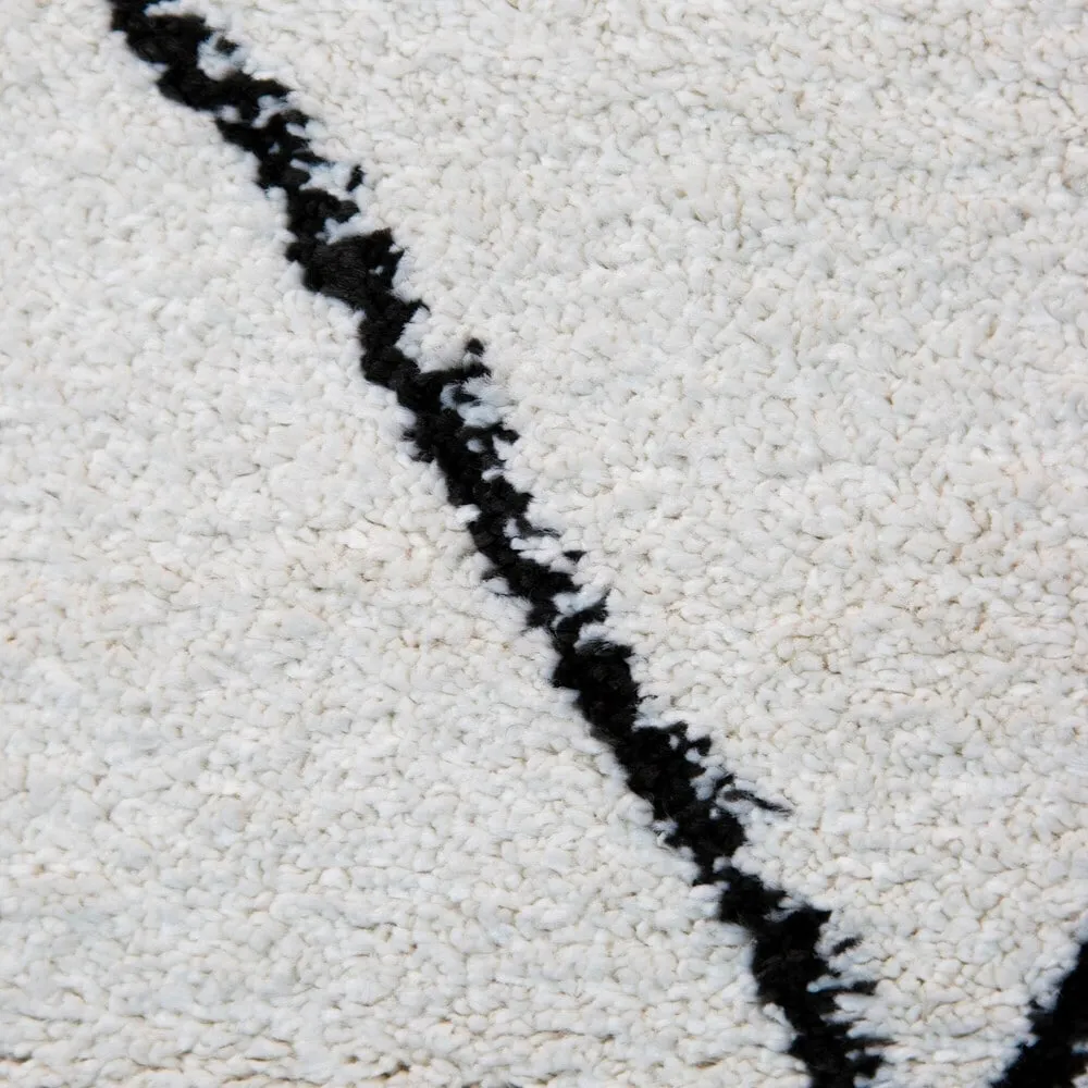 Carson Carrington Isgarde Diamond Area Rug