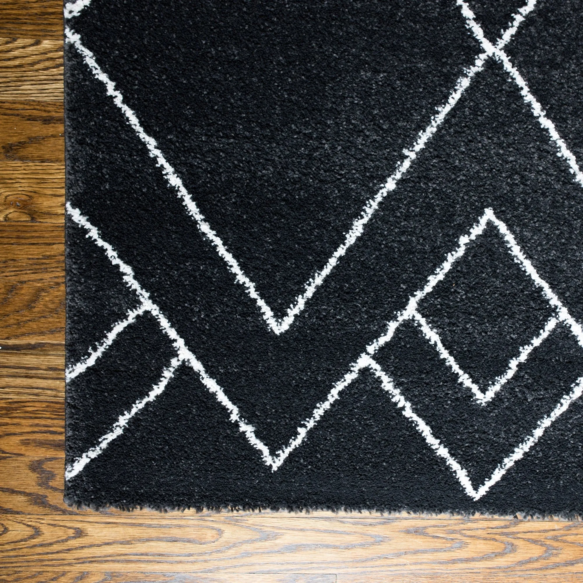 Carson Carrington Isgarde Diamond Area Rug