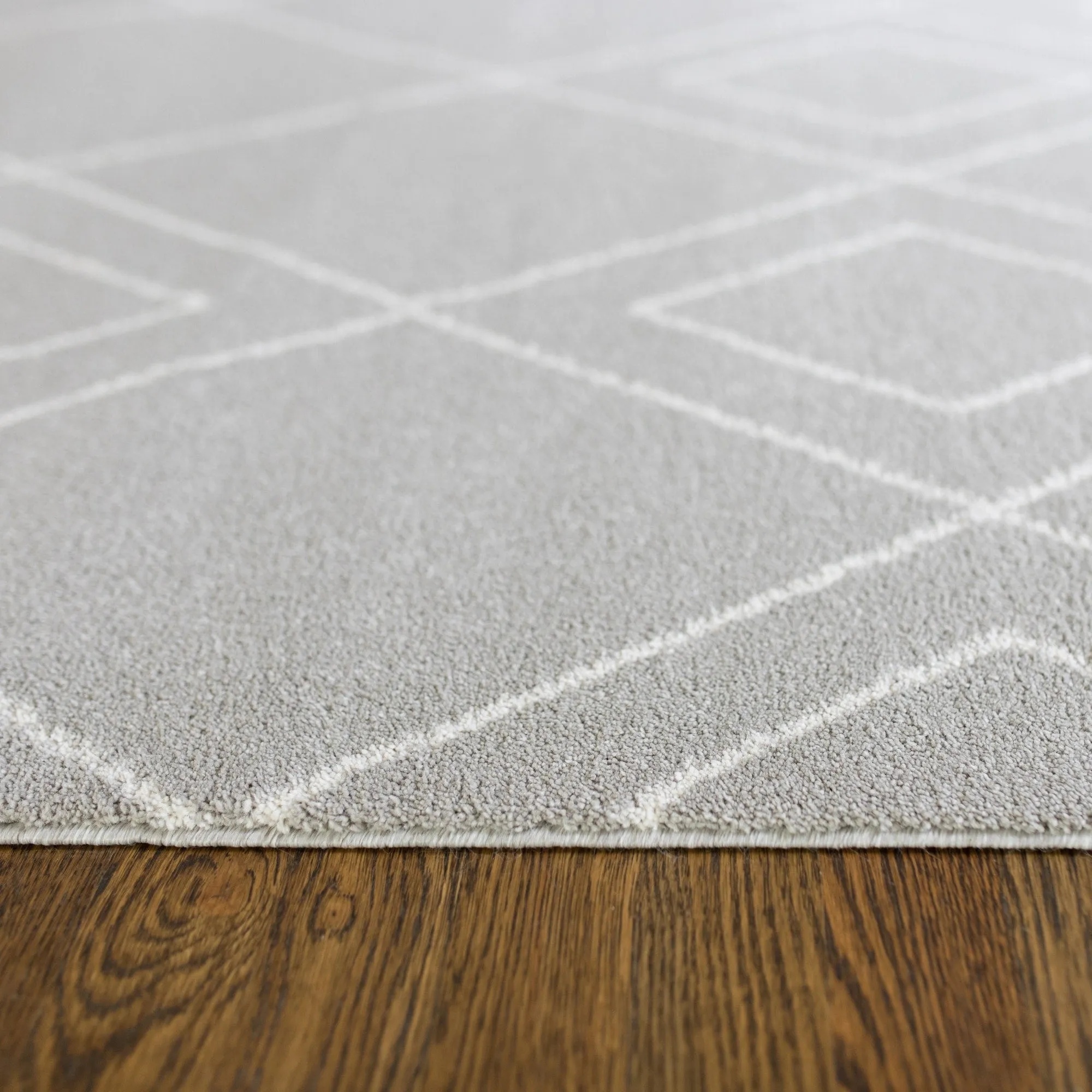 Carson Carrington Isgarde Diamond Area Rug