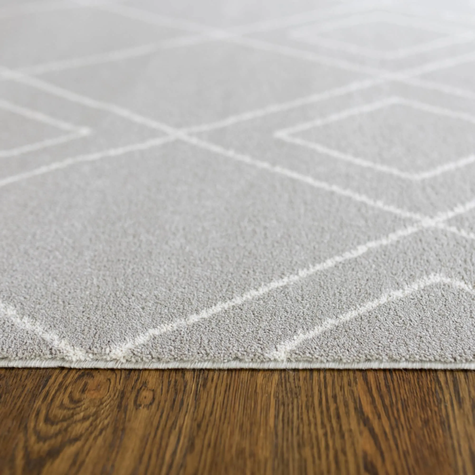 Carson Carrington Isgarde Diamond Area Rug