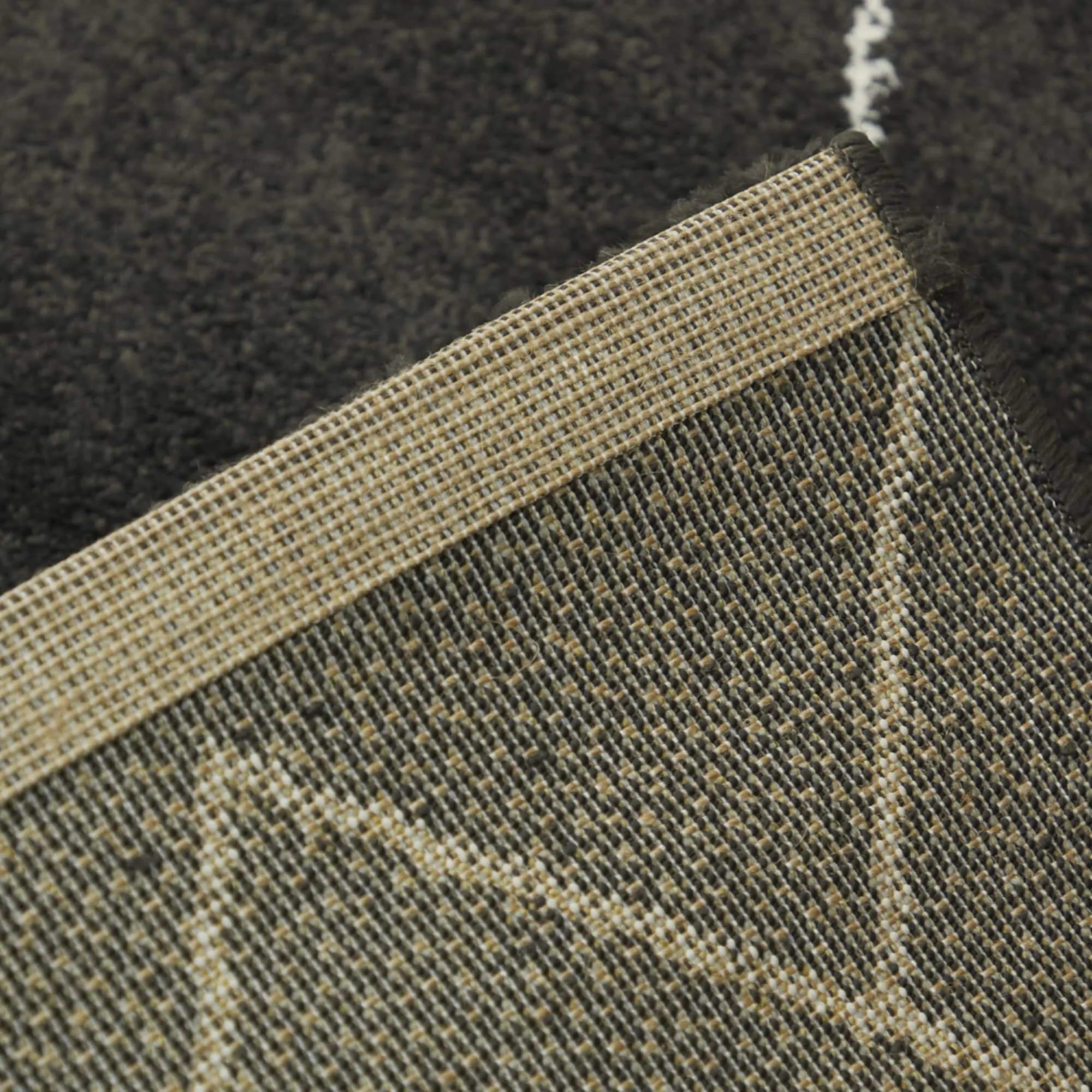 Carson Carrington Isgarde Diamond Area Rug