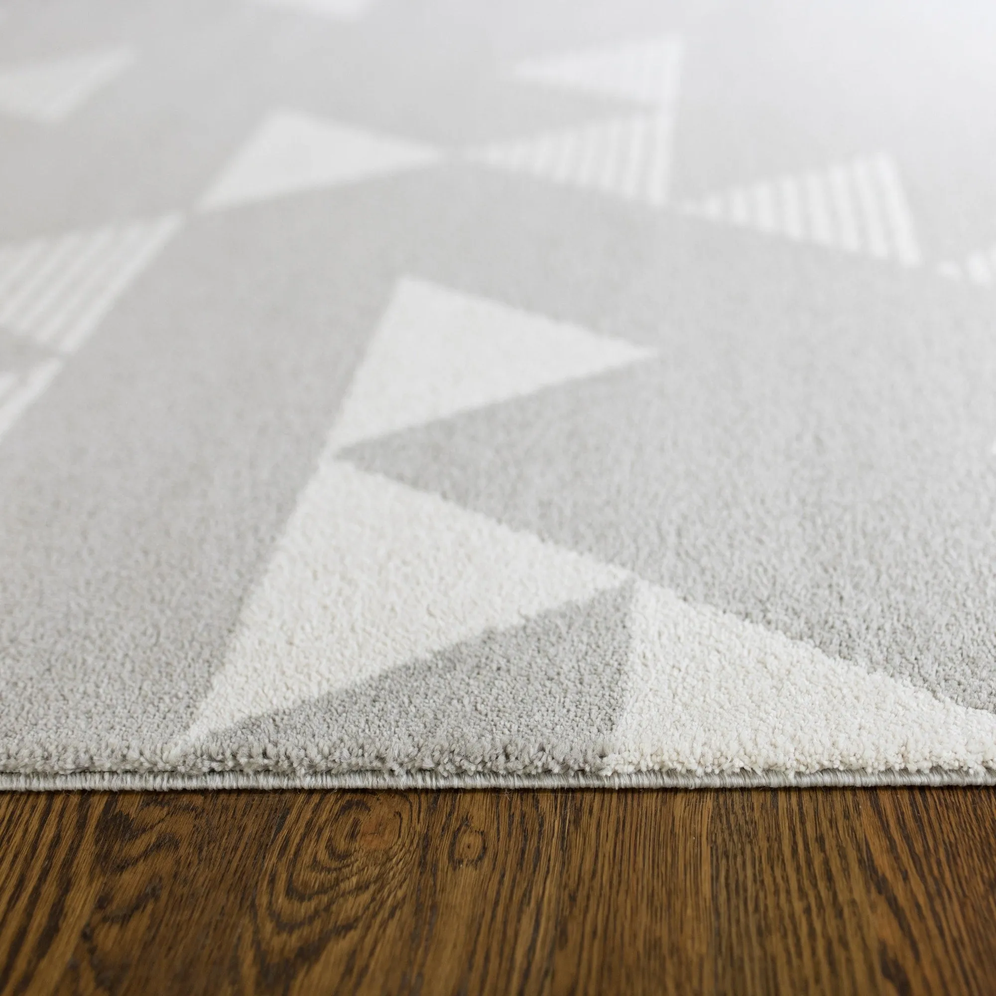 Carson Carrington Islingby Modern Geometric Area Rug