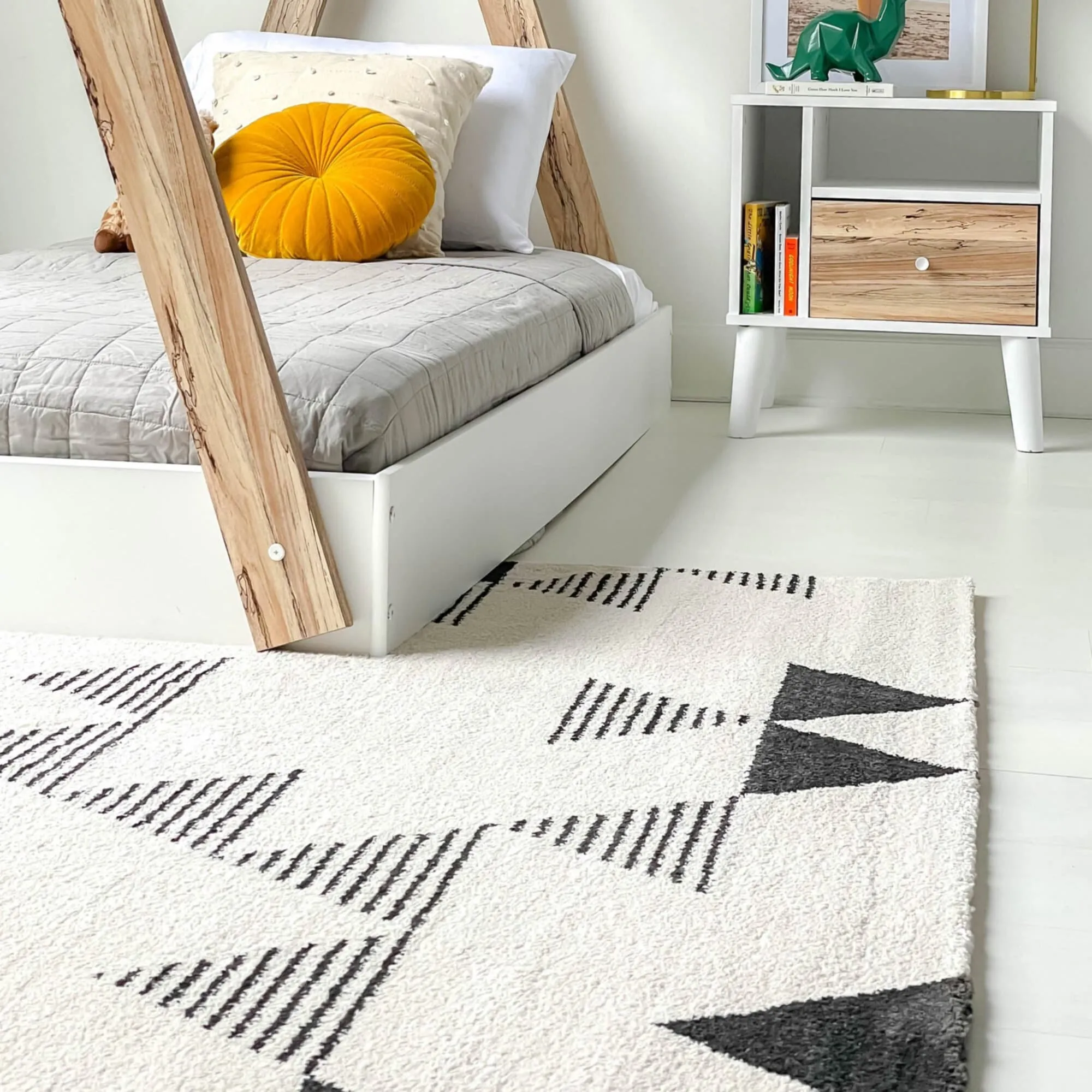 Carson Carrington Islingby Modern Geometric Area Rug