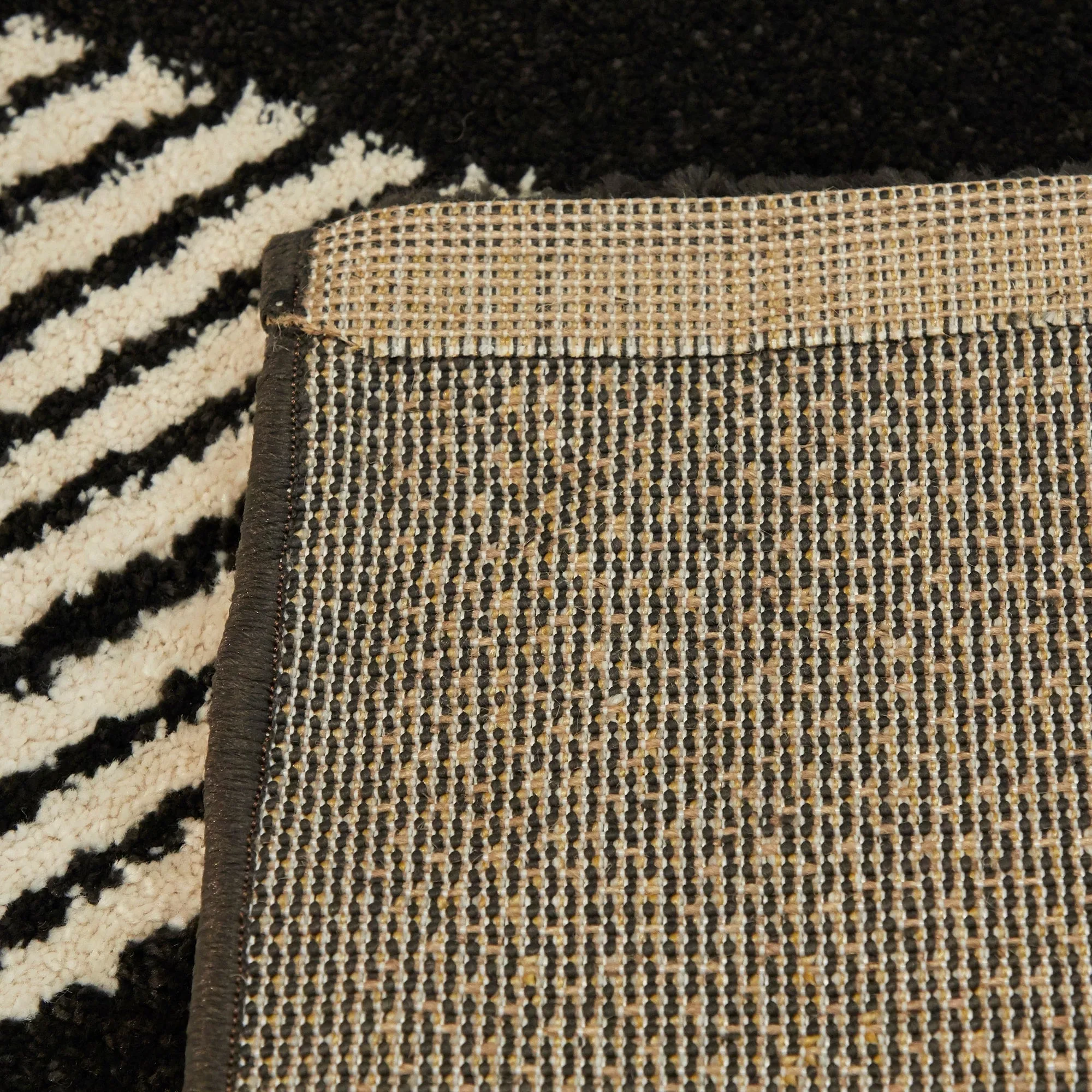 Carson Carrington Islingby Modern Geometric Area Rug