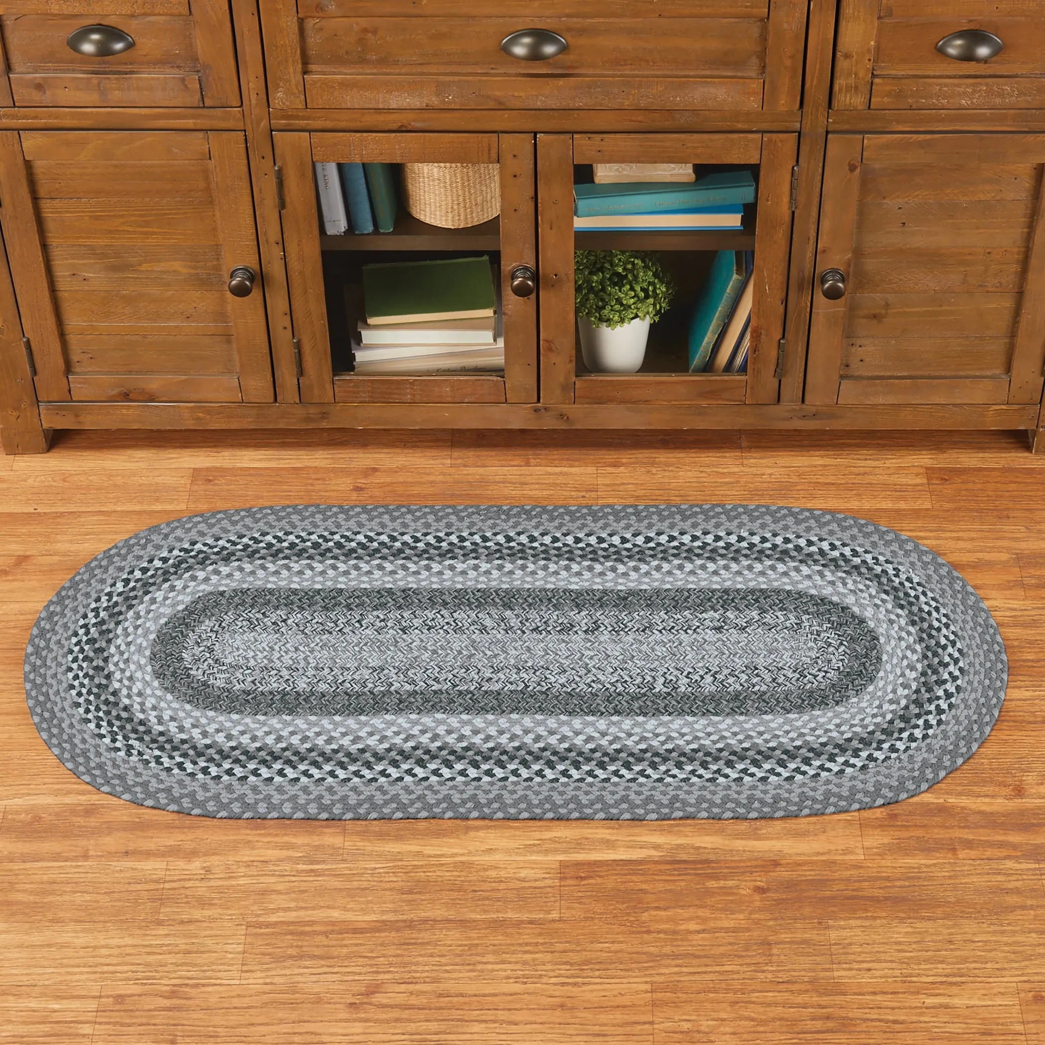 Classic Farmhouse Braided Kitchen Accent Rug