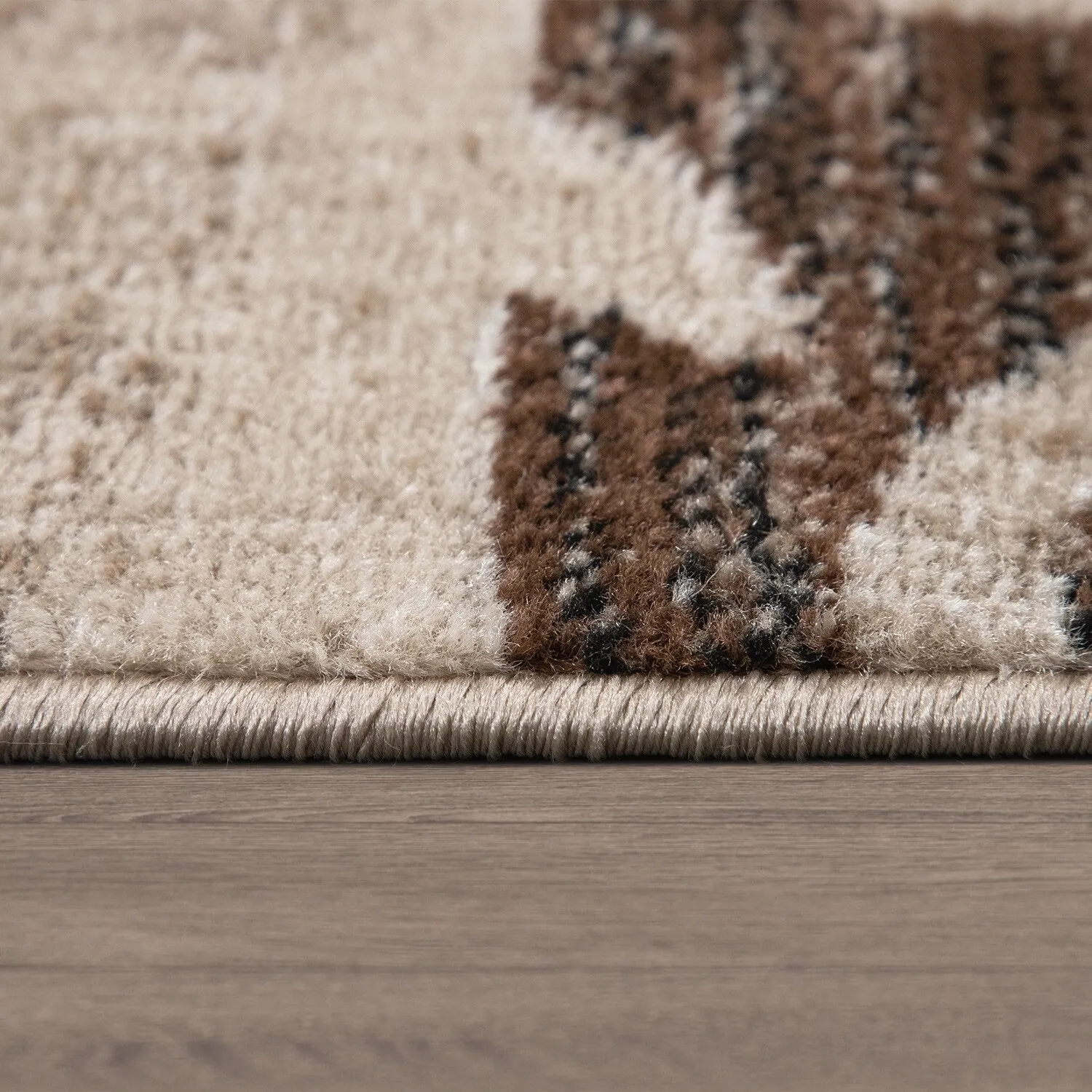 Classic Living Room Rug With Patchwork Design Modern checkered pattern